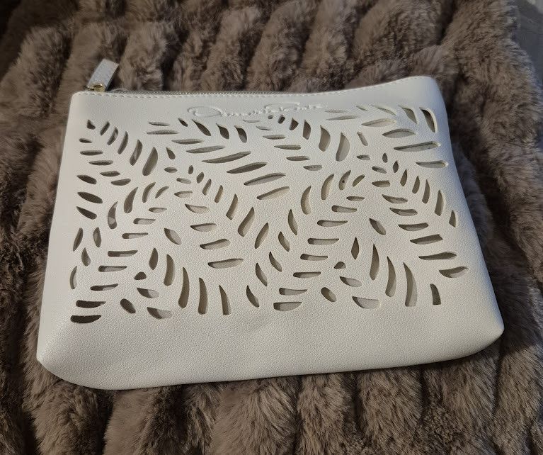 Oscar de la Renta White Zipper Clutch