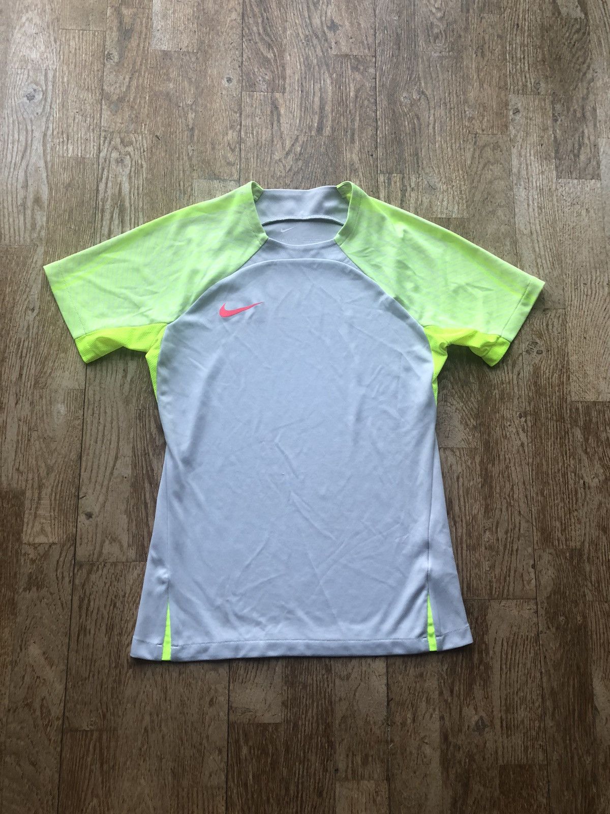 Nike NIKE DRI FIT QUALITY SPORT WORKOUT TEE SHIRT Size US S / EU 44-46 / 1 - 1 Thumbnail