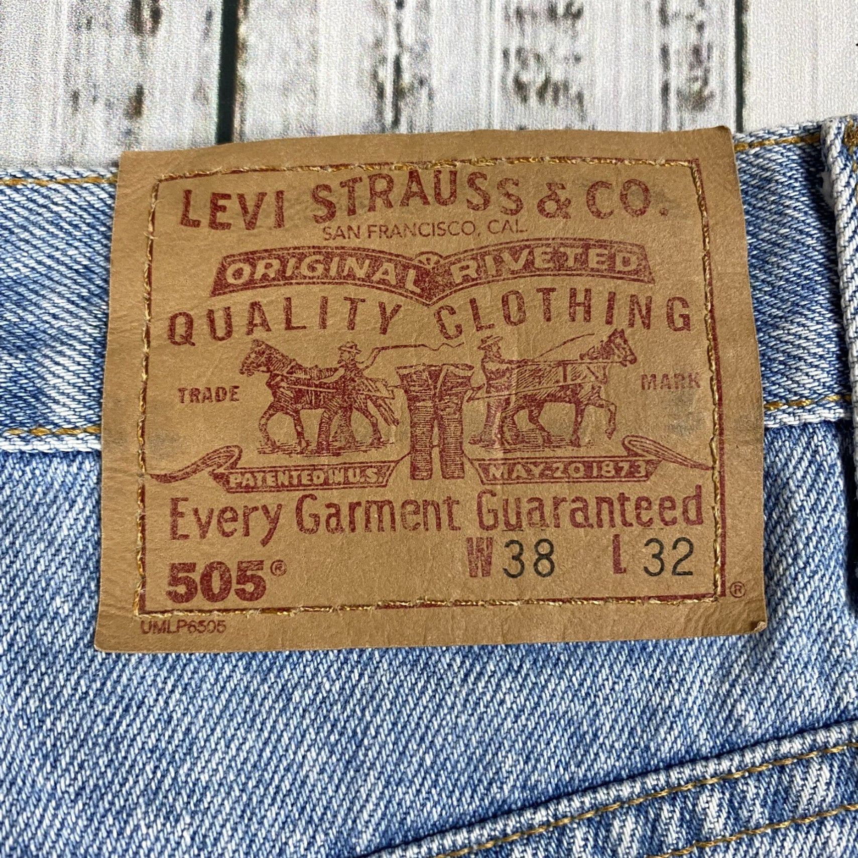 Levi's VINTAGE LEVI'S 505 BLUE JEANS Regular Fit Straight Leg Size 38x32 Light Wash Mens Size US 38 / EU 54 - 8 Thumbnail