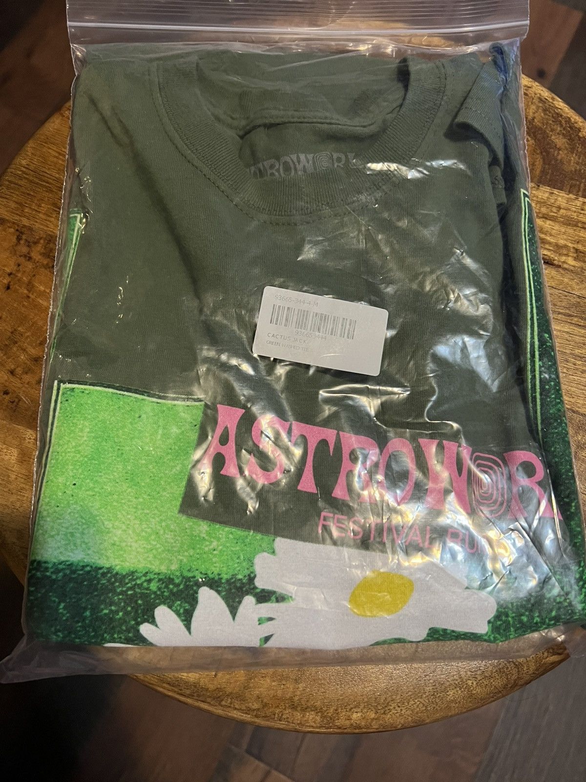 Travis Scott Travis Scott Astroworld Festival Run green washed tee Size US M / EU 48-50 / 2 - 3 Thumbnail