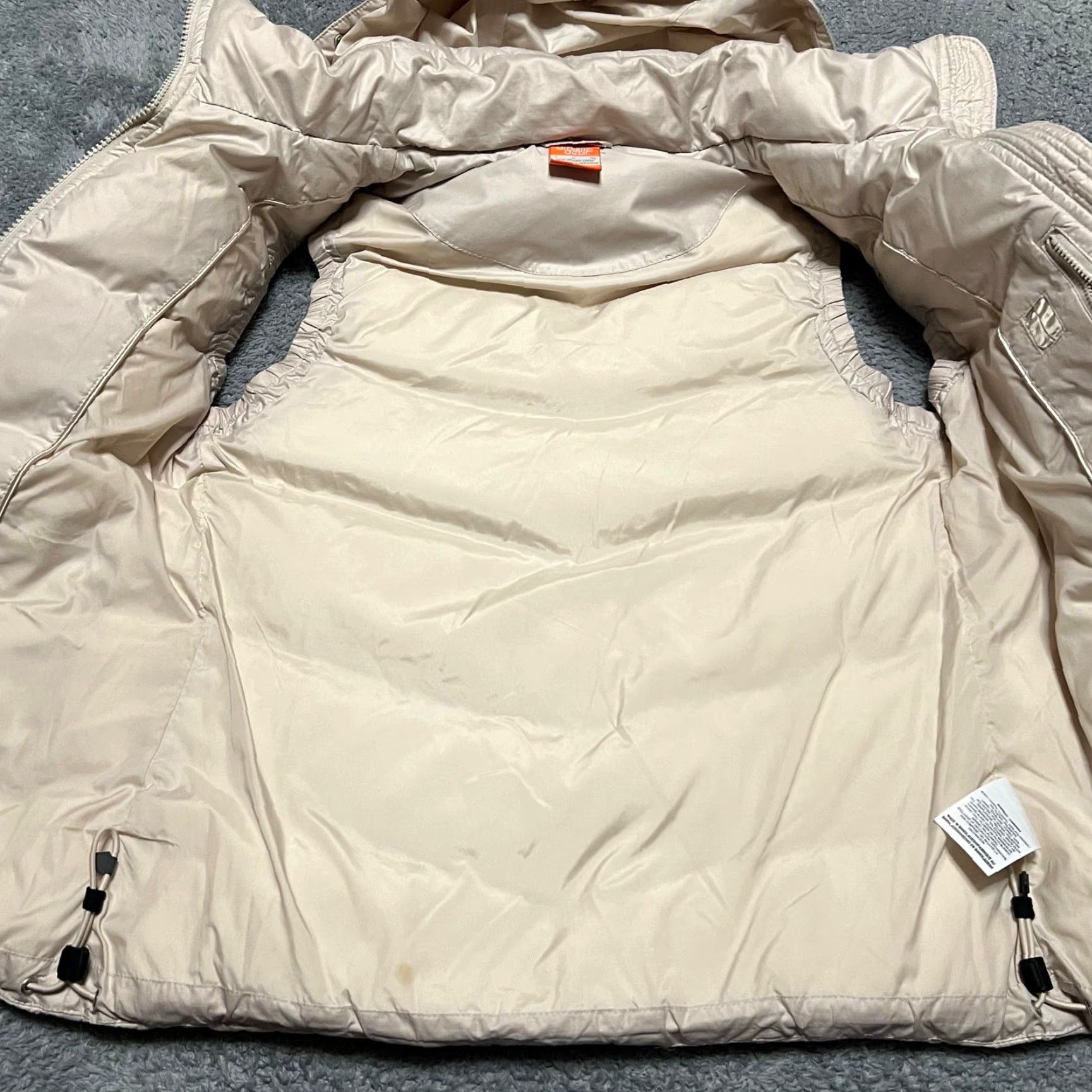 Nike Nike Vest Puffer Jacket Womens Small 550 Down Hooded Beige Cream Jacket Department Women Size S / US 4 / IT 40 - 6 Thumbnail