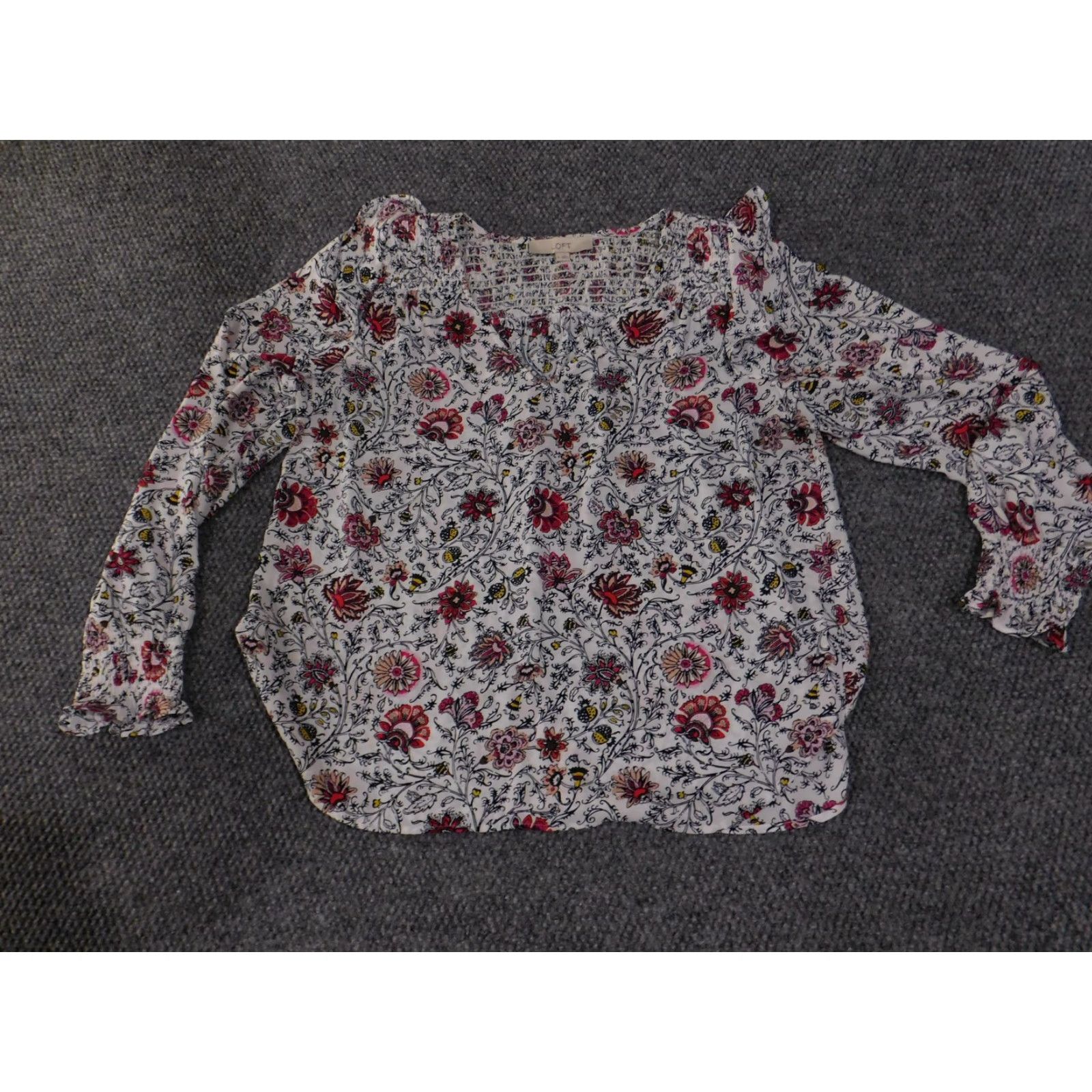 Loft LOFT Shirt Womens Medium White Floral Smocked Neck Long Sleeve Ruffle Boho Top Size M / US 6-8 / IT 42-44 - 4 Thumbnail