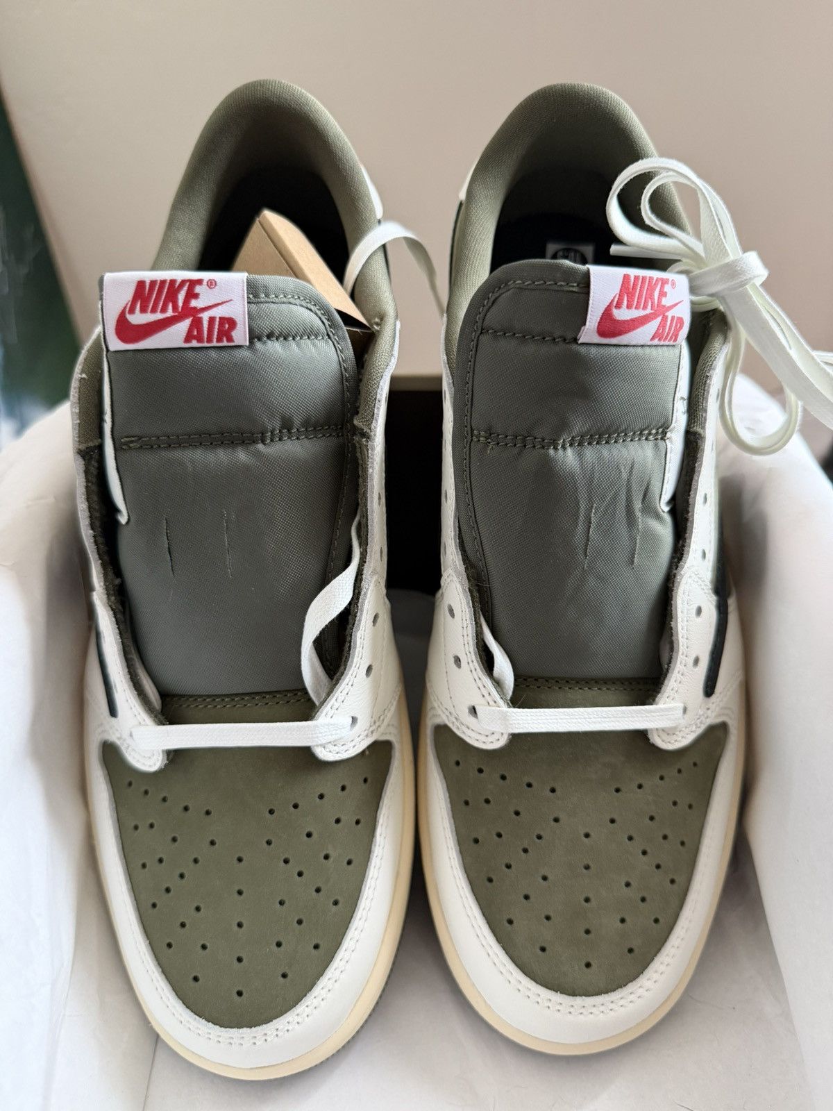 Travis Scott Jordan 1 Retro Low OG Travis Scott Medium Olive Sz 10 DS Size US 10 / EU 43 - 3 Thumbnail
