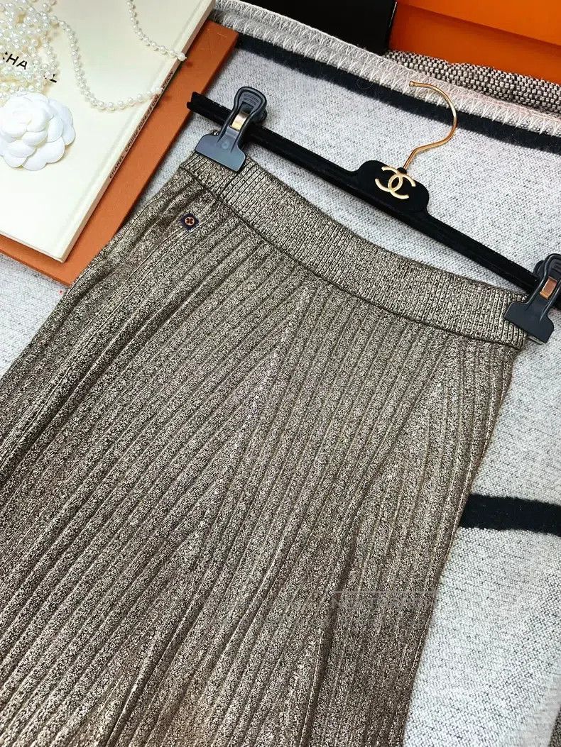 Louis Vuitton Louis Vuitton size s Gold Coated Knit Skirt Size 25" / US 0 / IT 36 - 3 Thumbnail