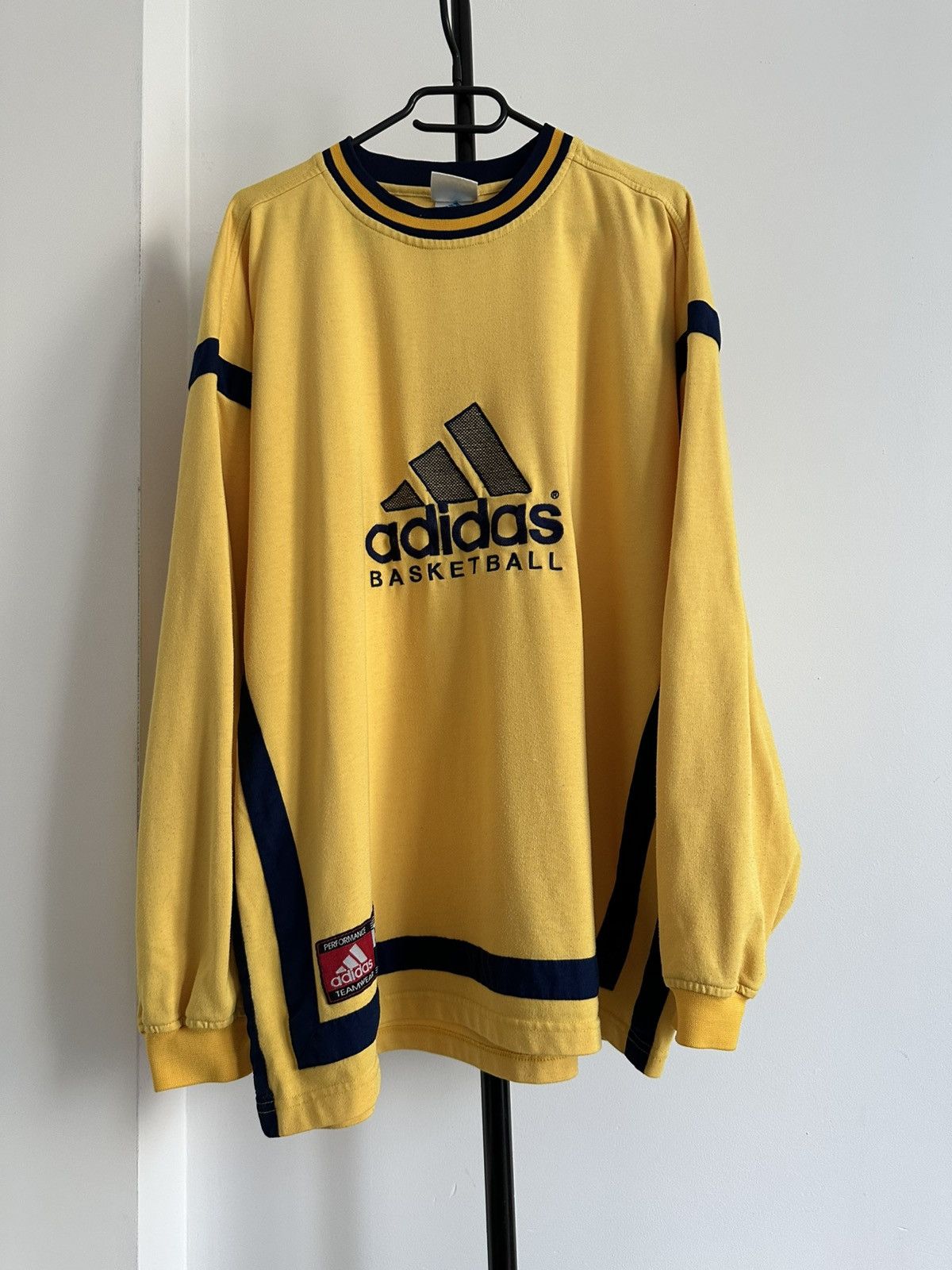 Adidas 90’s Adidas Basketball Vintage crewneck sweatshirt yellow Size US XL / EU 56 / 4 - 2 Thumbnail