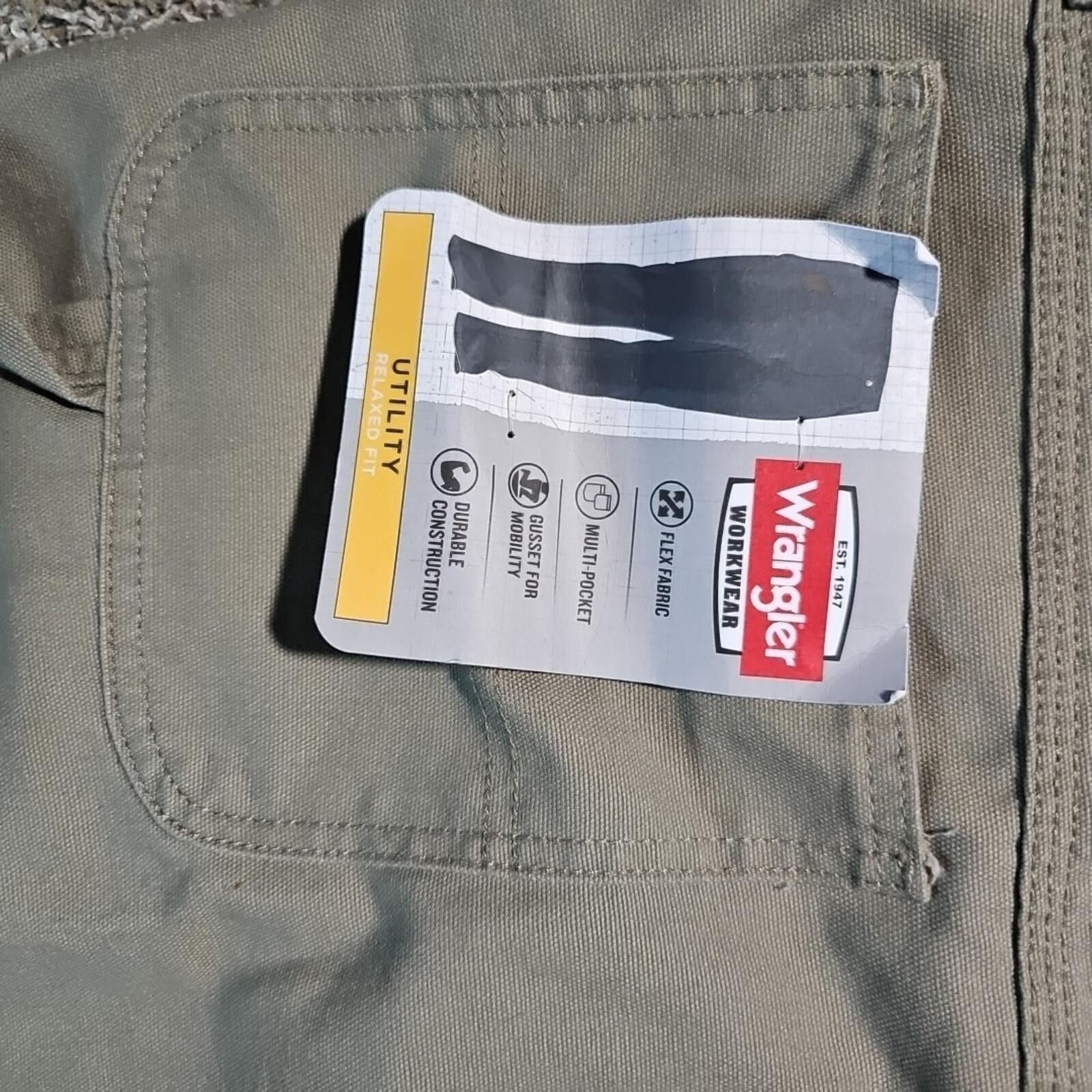 Wrangler Wrangler Workwear 44x32 Utility Relaxed Jeans NWT Size US 44 / EU 60 - 8 Thumbnail