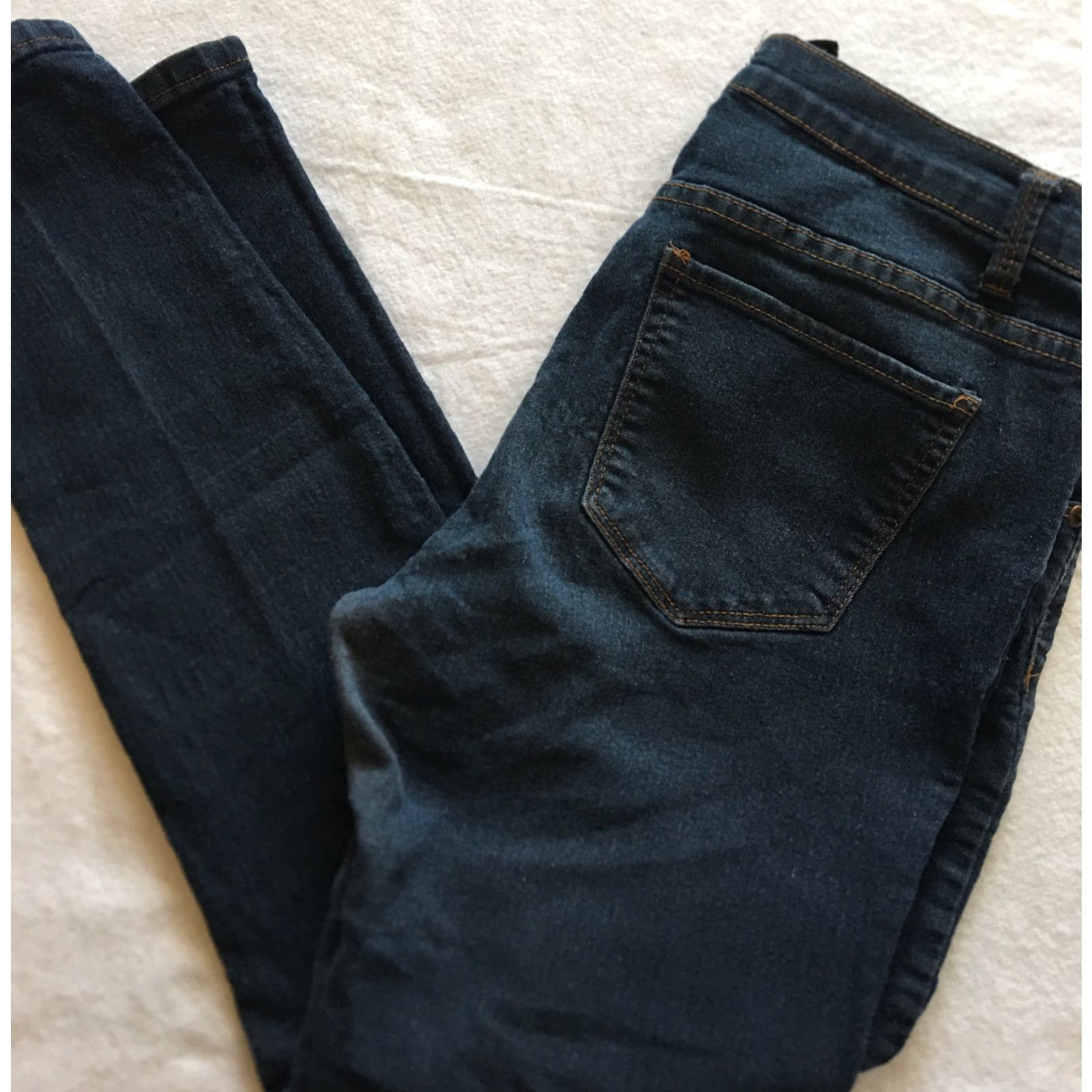 Forever 21 Forever 21 Jeans Women’s 29 Dark Blue Skinny Mid Rise Stretch / 29 in Dark Wash Jeans Womens Size 29" - 2 Thumbnail