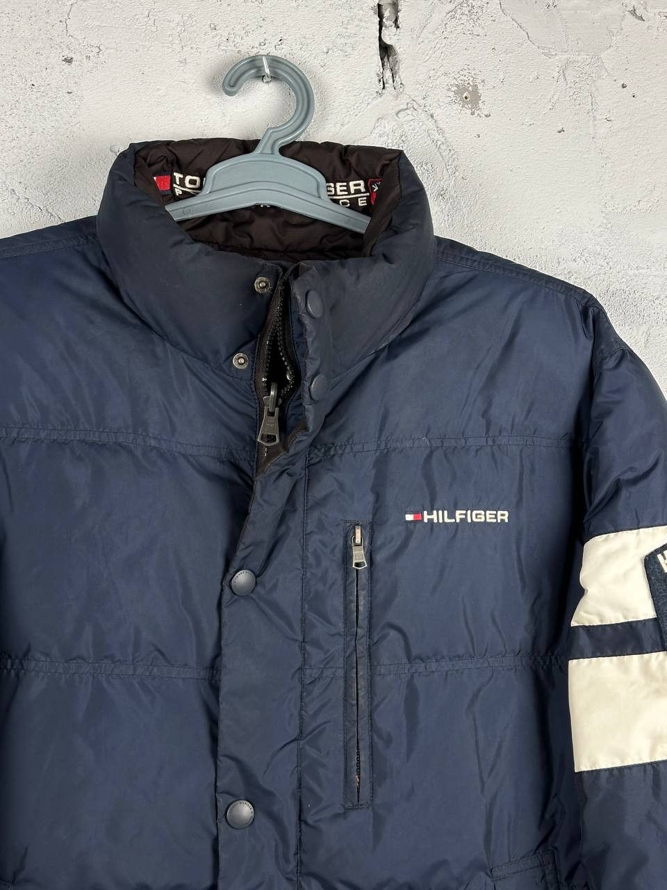 Tommy Hilfiger Vintage Tommy Hilfiger Big Logo Puffer Down Jacket Winter Size US XL / EU 56 / 4 - 4 Thumbnail