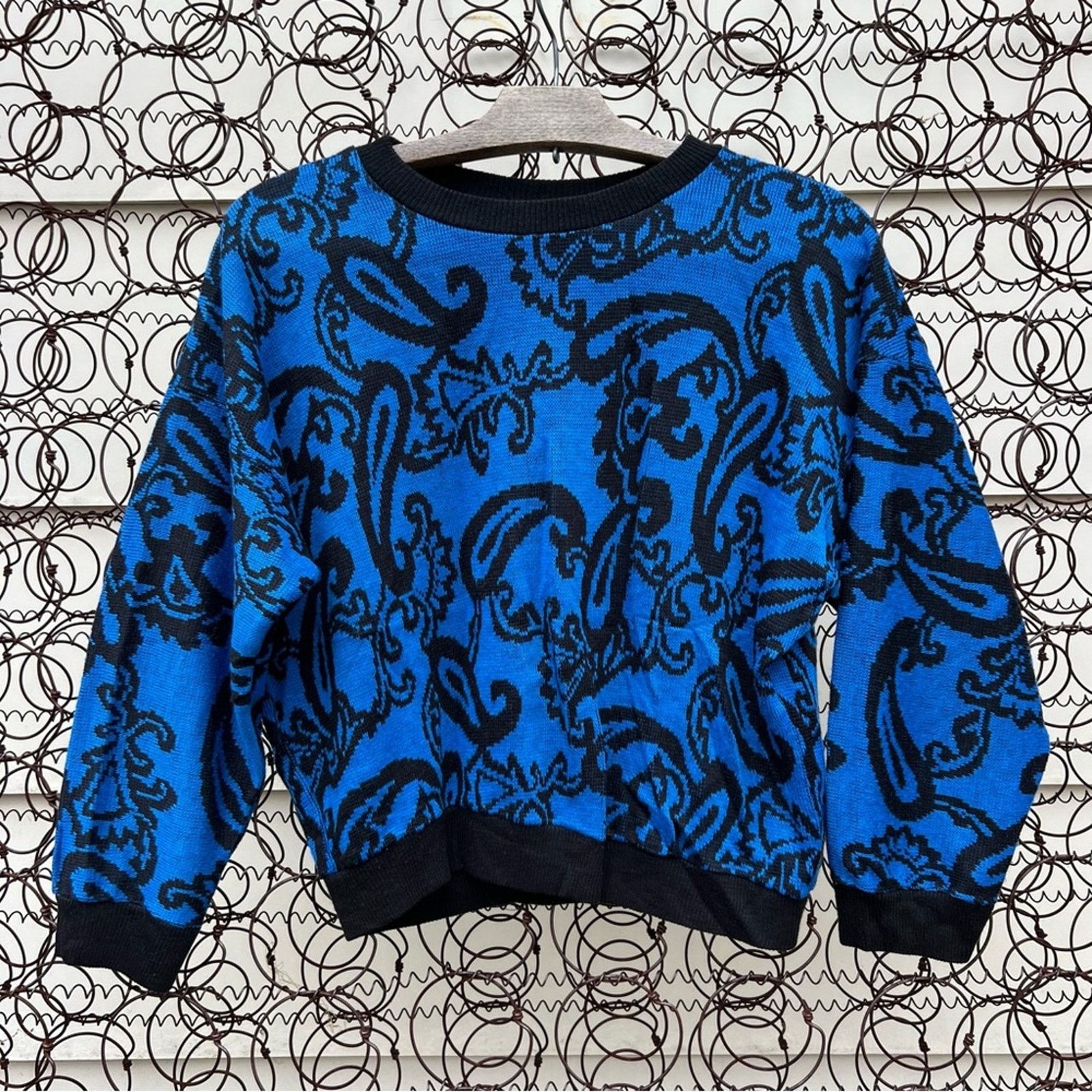 Vintage 80s Blue Black Scrolling Fleur De Lis Light Crop Sweater Size M / US 6-8 / IT 42-44 - 1 Thumbnail