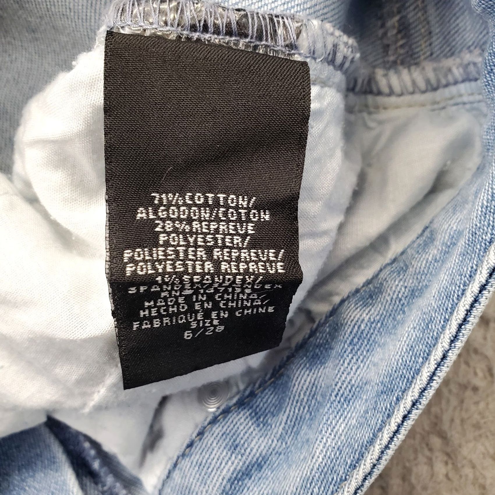 Vintage 1822 Denim Women's 6 Bermuda Shorts Blue 5-Pocket High Rise Mid Thigh Ripped Raw Hem Size 28" / US 6 / IT 42 - 7 Thumbnail
