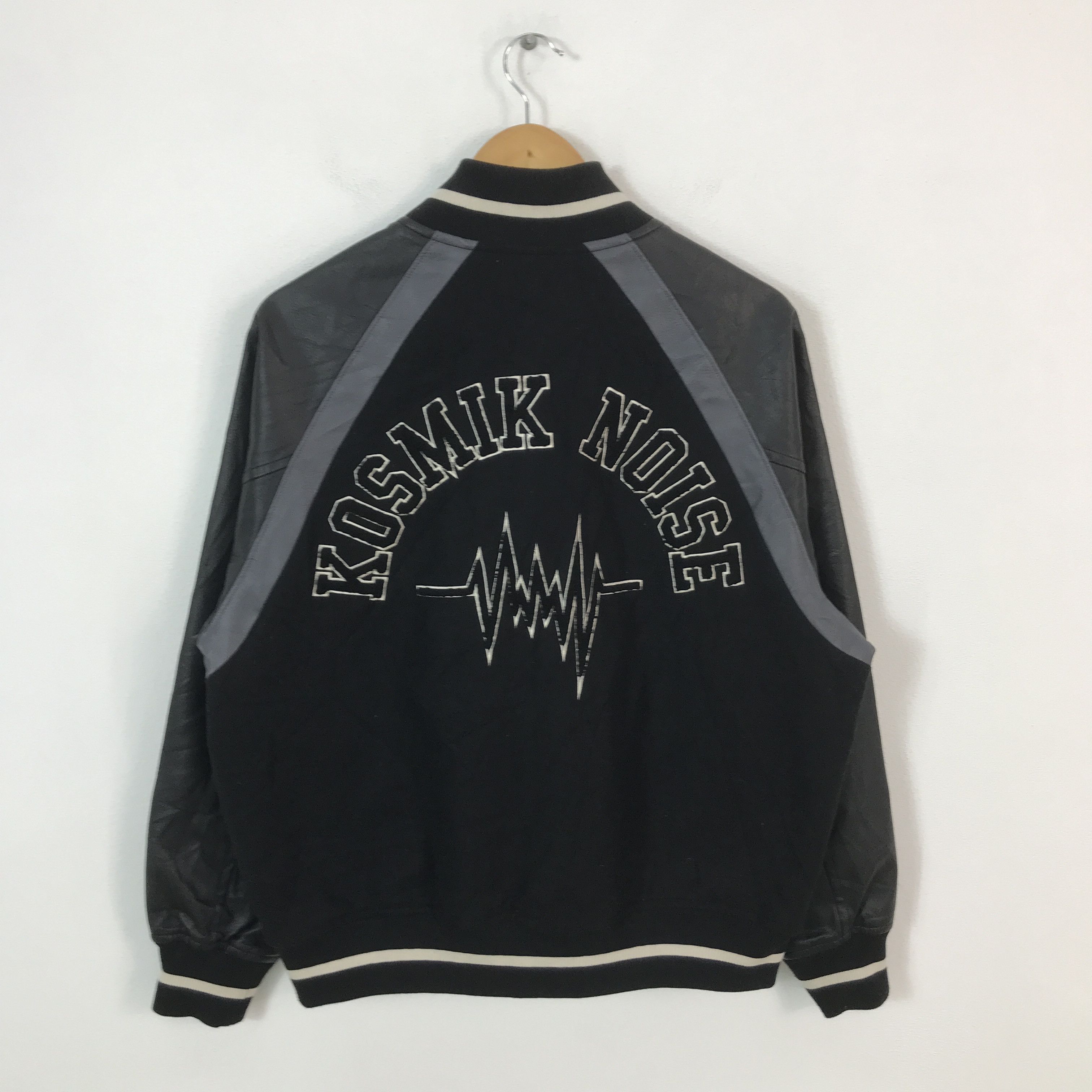 Japanese Brand × Undercover UNDERCOVER X GU KOSMIK NOISE VARSITY JACKET Size US M / EU 48-50 / 2 - 1 Thumbnail