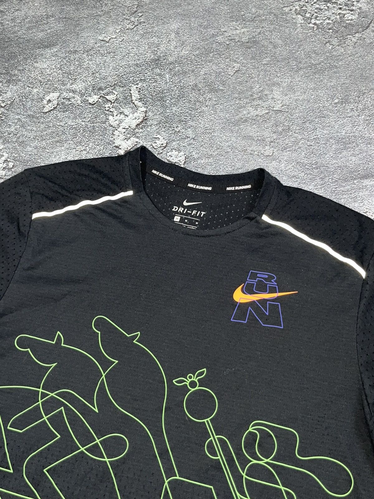Nike Nike Running Berlin Big Logo Double Side Print Shirt Size US M / EU 48-50 / 2 - 3 Thumbnail