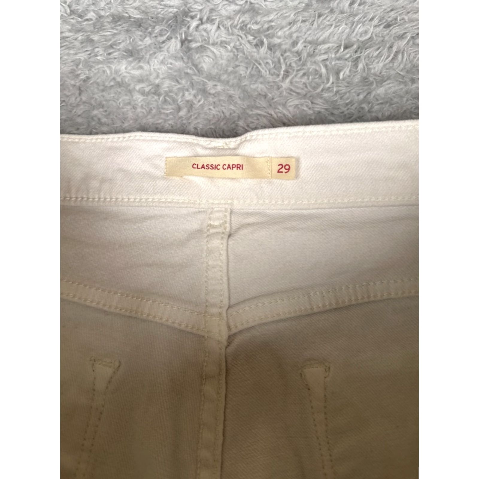Levi's Levis Jeans Women White Capri Mid Rise 29x21 Cotton Blend 29 21 Inseam Denim 5-Pocket Distressed Capris Womens Jeans Size 29" - 6 Thumbnail