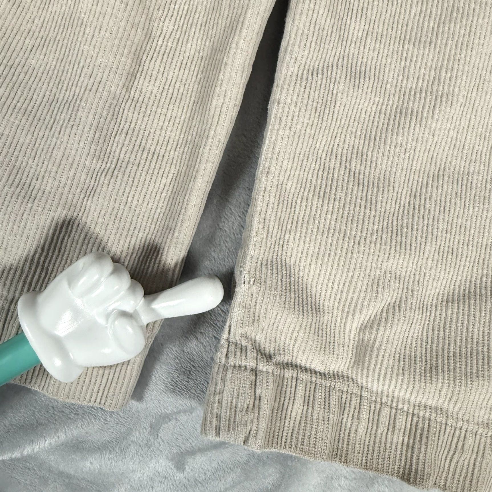 Old Navy VINTAGE Old Navy Corduroy Cargo Pants Mens 33 Beige Distressed Cargo Pocket Straight Regular 30 Inseam Y2K Influence Size US 33 - 6 Thumbnail