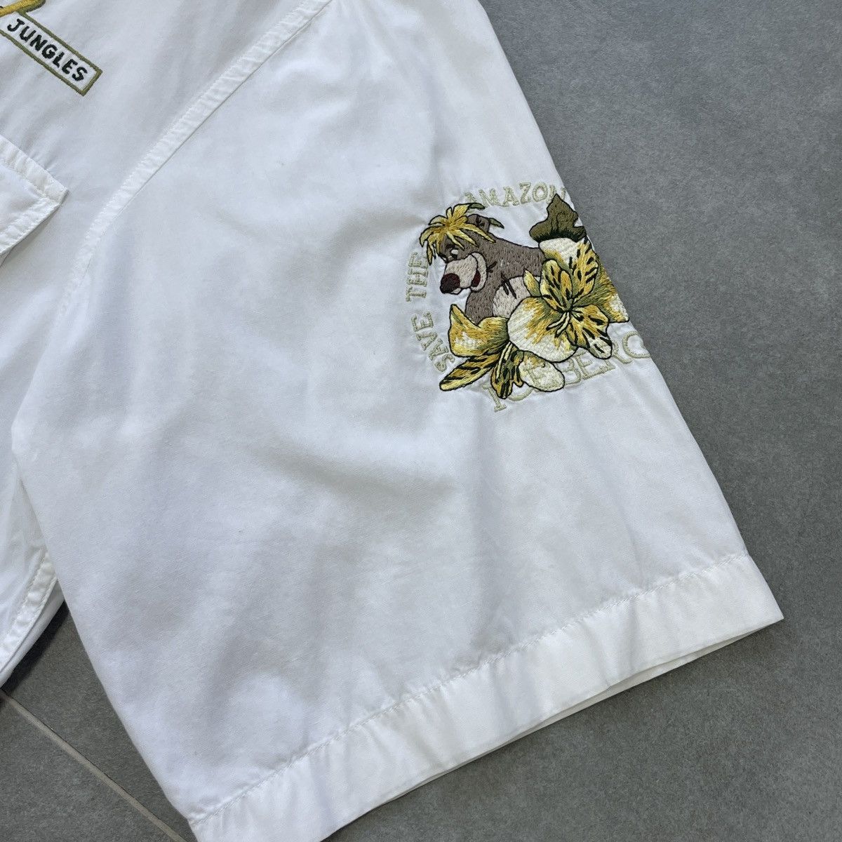Iceberg × Vintage Vintage Iceberg Dysney Buton Shirt Size L Size US L / EU 52-54 / 3 - 9 Thumbnail