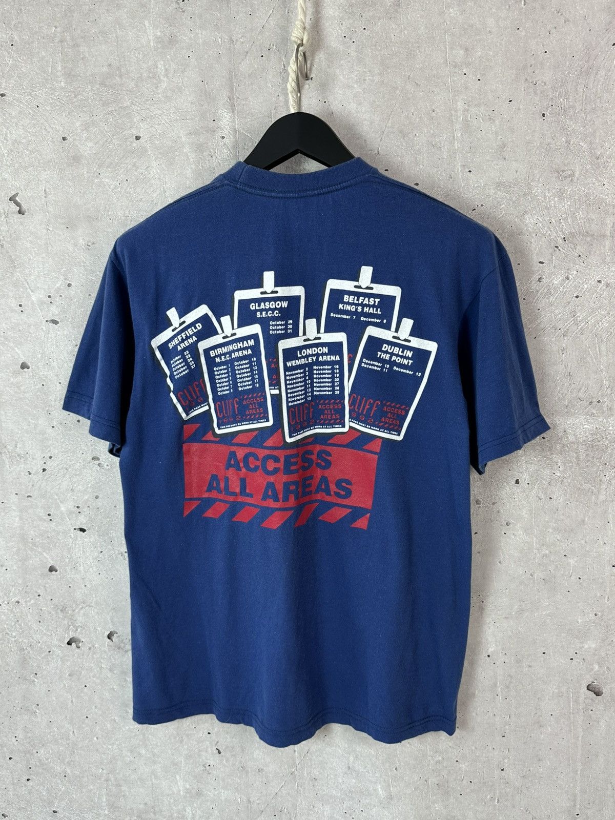 Band Tees × Vintage Vintage Cliff Richard 1992 Tour Blue Cotton T-shirt Size US L / EU 52-54 / 3 - 3 Thumbnail