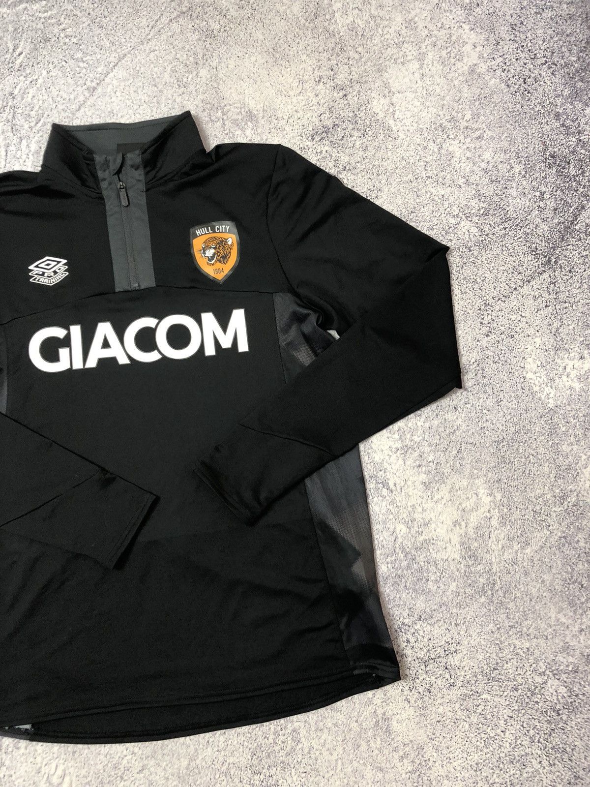 Umbro Men’s soccer jersey Hull City Umbro size M Size US M / EU 48-50 / 2 - 2 Thumbnail