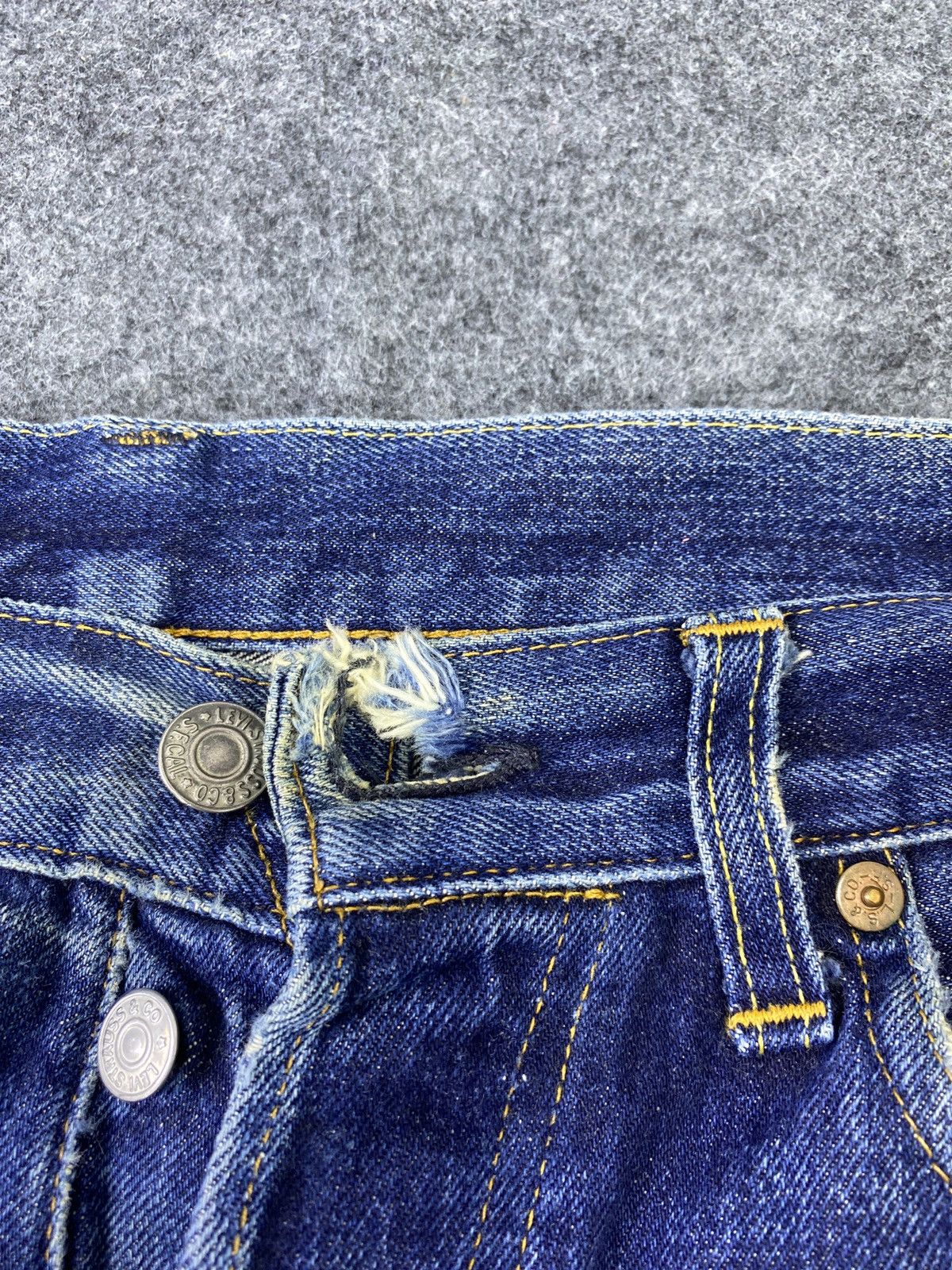 Jean × Levi's × Vintage VINTAGE LEVIS 501xx REDLINE DISTRESSES BLUE WASH JEANS-J888 Size US 30 / EU 46 - 13 Thumbnail