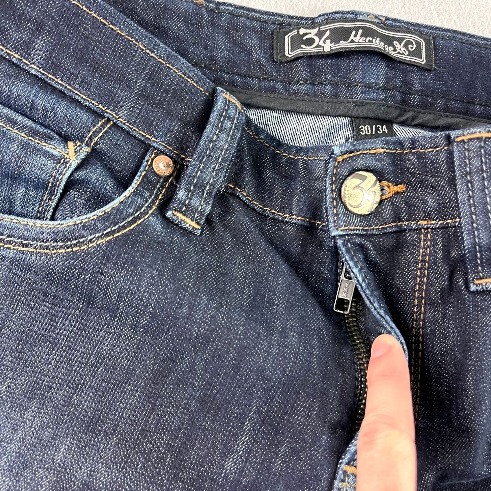 Vintage VINTAGE 34 Heritage Jeans Mens Regular Denim Blue 30x32 33 Inseam Tapered Dark Wash (Pattern: Solid) - Size US 30 / EU 46 - 3 Thumbnail