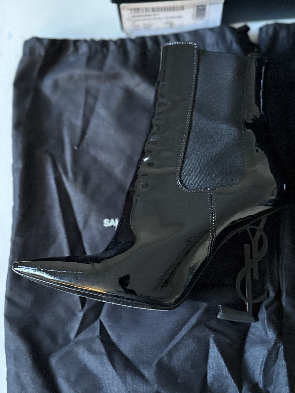 Yves Saint Laurent Yves Saint Laurent Ankle Chelsea Signature Boots Size US 7 / IT 37 - 6 Thumbnail