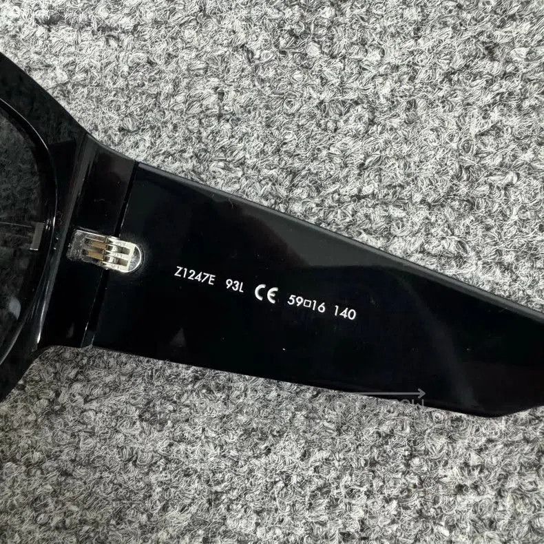 Louis Vuitton Louis Vuitton LV SELBY Sunglasses. Size ONE SIZE - 5 Thumbnail