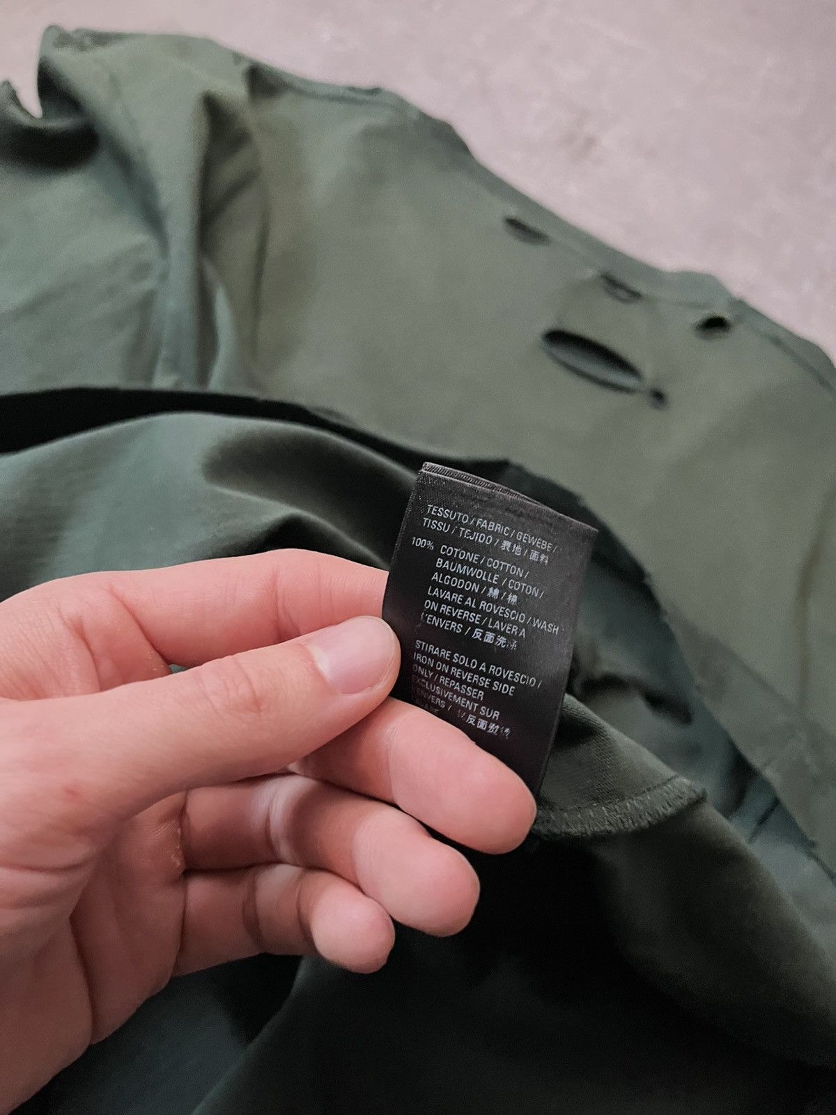 Balenciaga Balenciaga Caps destroyed T-shirt bottle green Size US XS / EU 42 / 0 - 10 Thumbnail