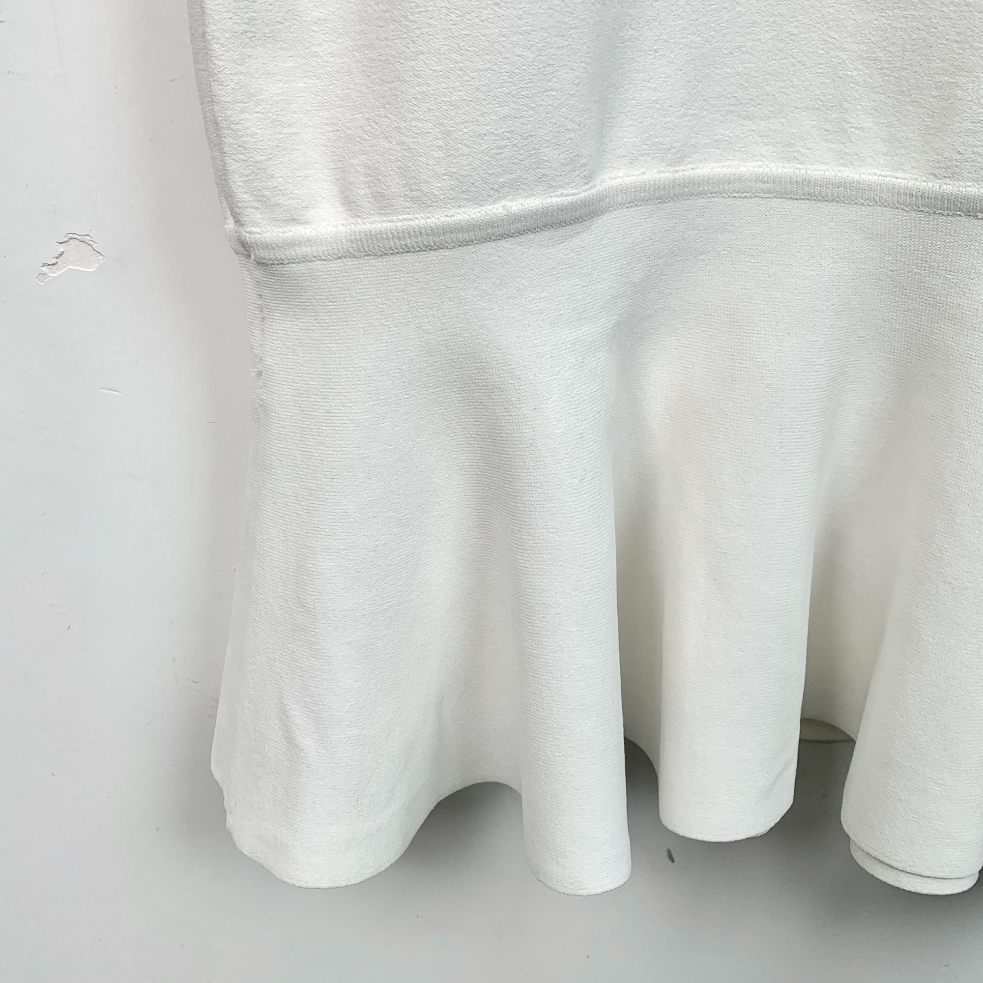Alexander McQueen Alexander McQueen White Pearl-Embellished Knit Dress Size M / US 6-8 / IT 42-44 - 4 Thumbnail