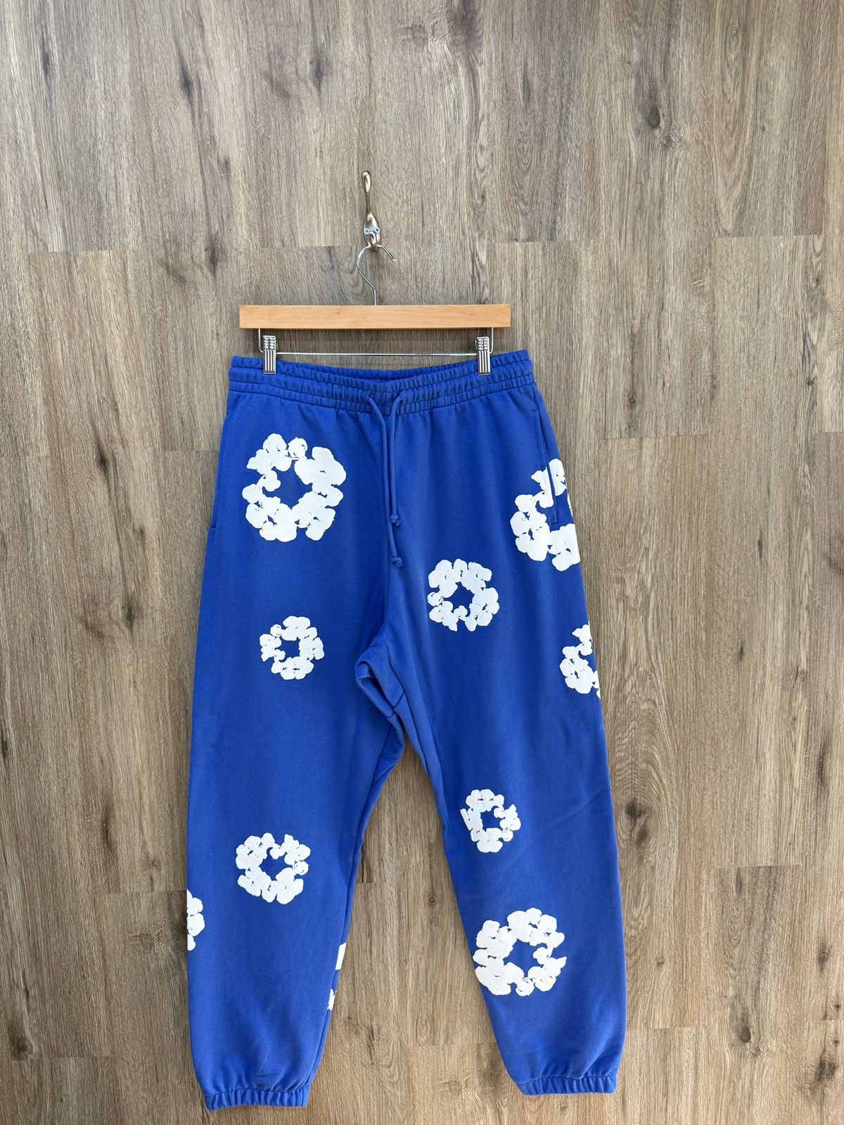 DENIM TEARS Denim Tear Baby Blue Flower Sweatpants Size US 34 / EU 50 - 1 Thumbnail