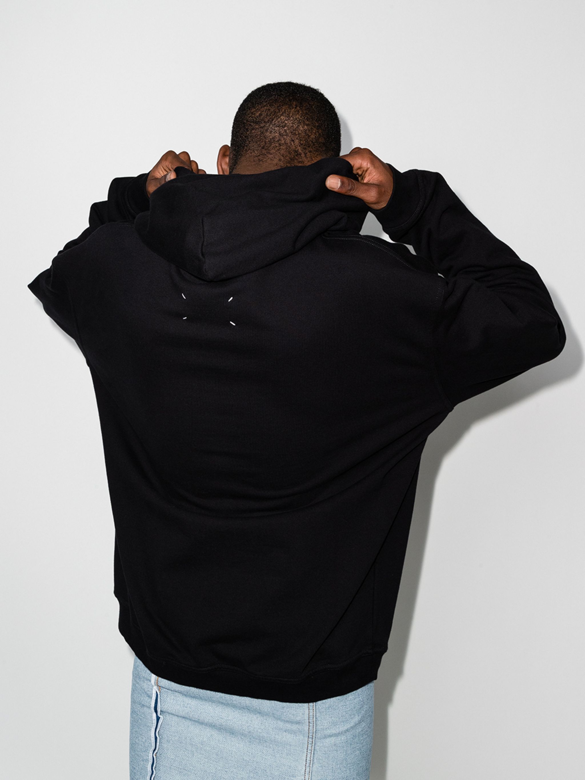Maison Margiela o1s22i1n1024 Reverse Logo Hoodie in Black Size US L / EU 52-54 / 3 - 3 Thumbnail