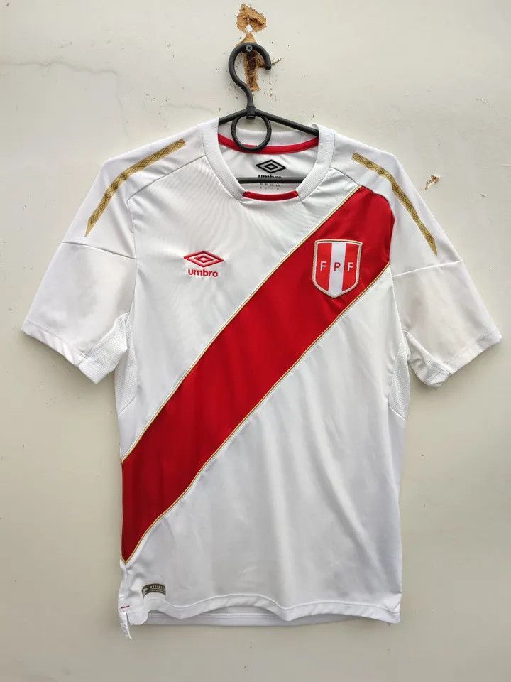 Umbro PERU 2018 UMBRO HOME FOOTBALL Kit SHIRT SOCCER JERSEY Size US S / EU 44-46 / 1 - 1 Thumbnail