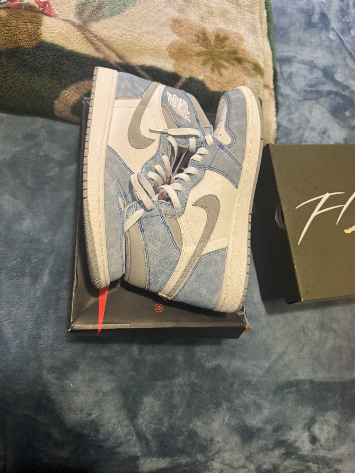 Nike Jordan 1 hyper royal Size US 9 / EU 42 - 7 Thumbnail