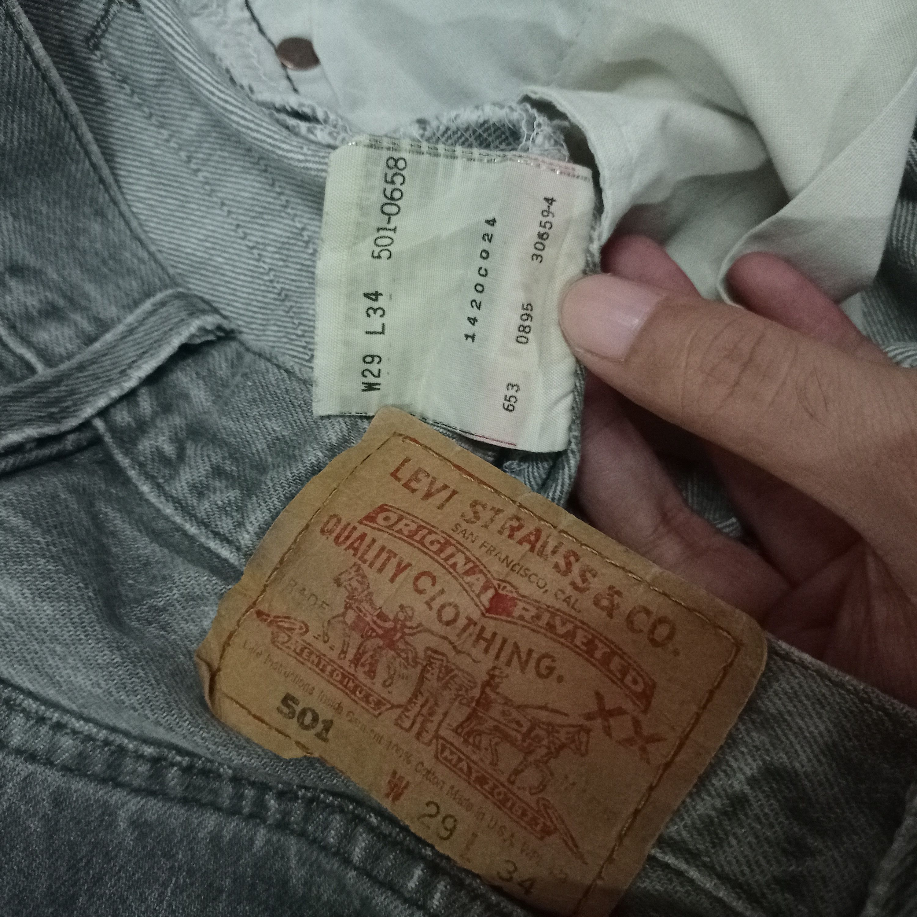 Levi's Vintage 90s Levis 501 Black Distressed Loose Jeans 27x33 Size US 27 - 10 Thumbnail
