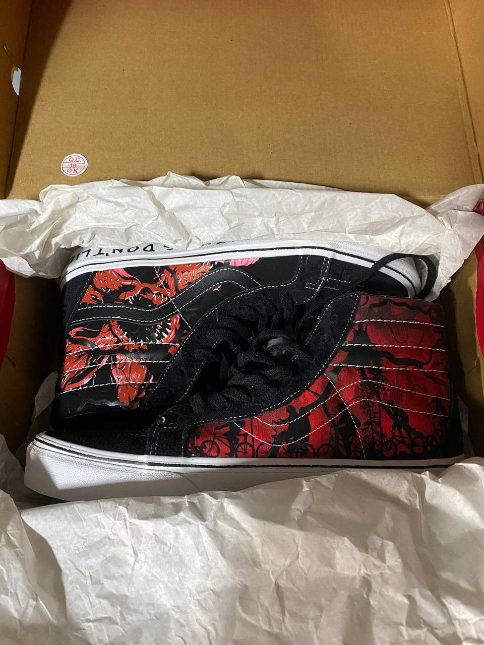 Vans VANS Stranger Things x Sk8- Reissue Limited Edition Size US 10.5 / EU 43-44 - 3 Thumbnail