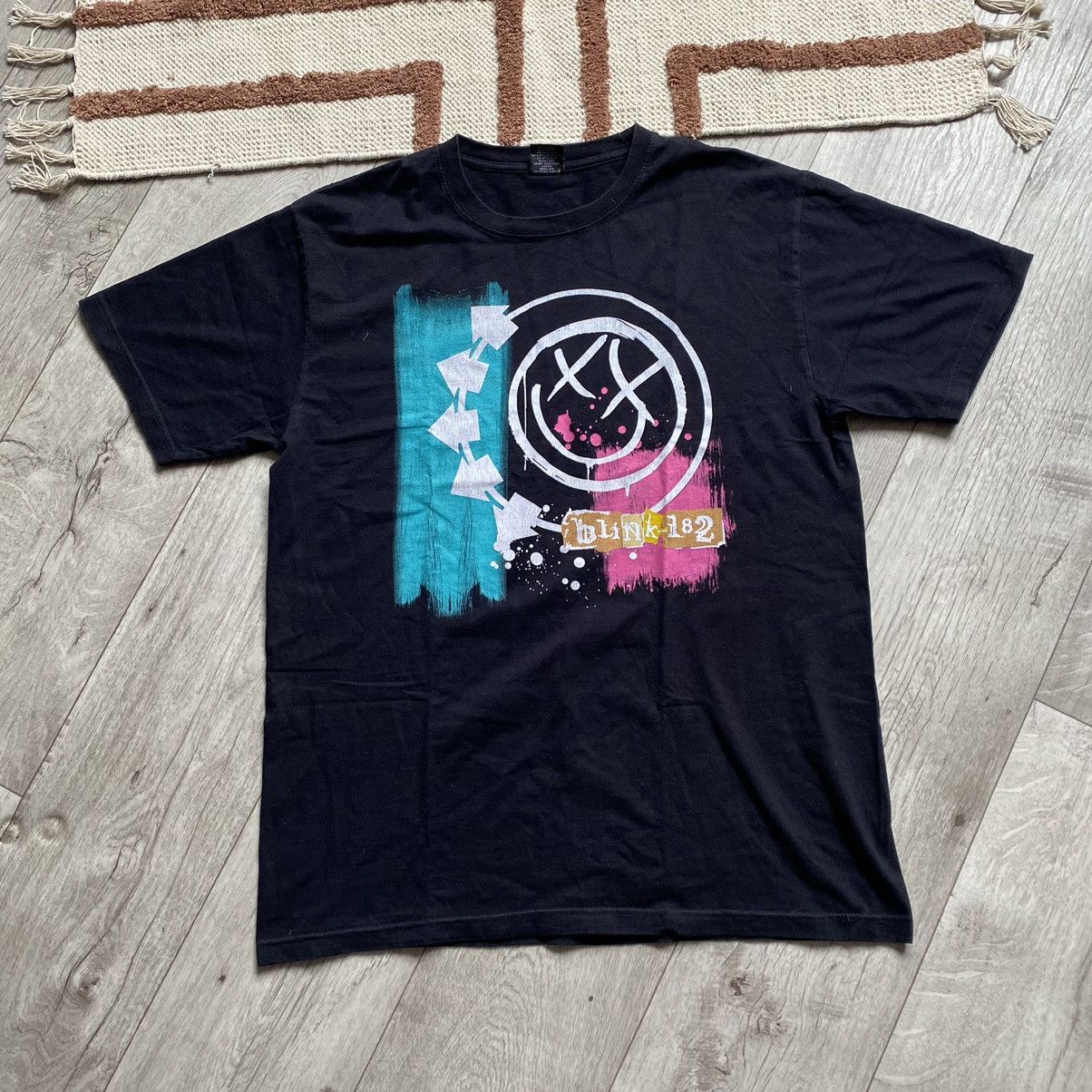 Band Tees VINTAGE BLINK-182 Y2K SMILE ROCK BAND T SHIRT Size US XL / EU 56 / 4 - 1 Thumbnail