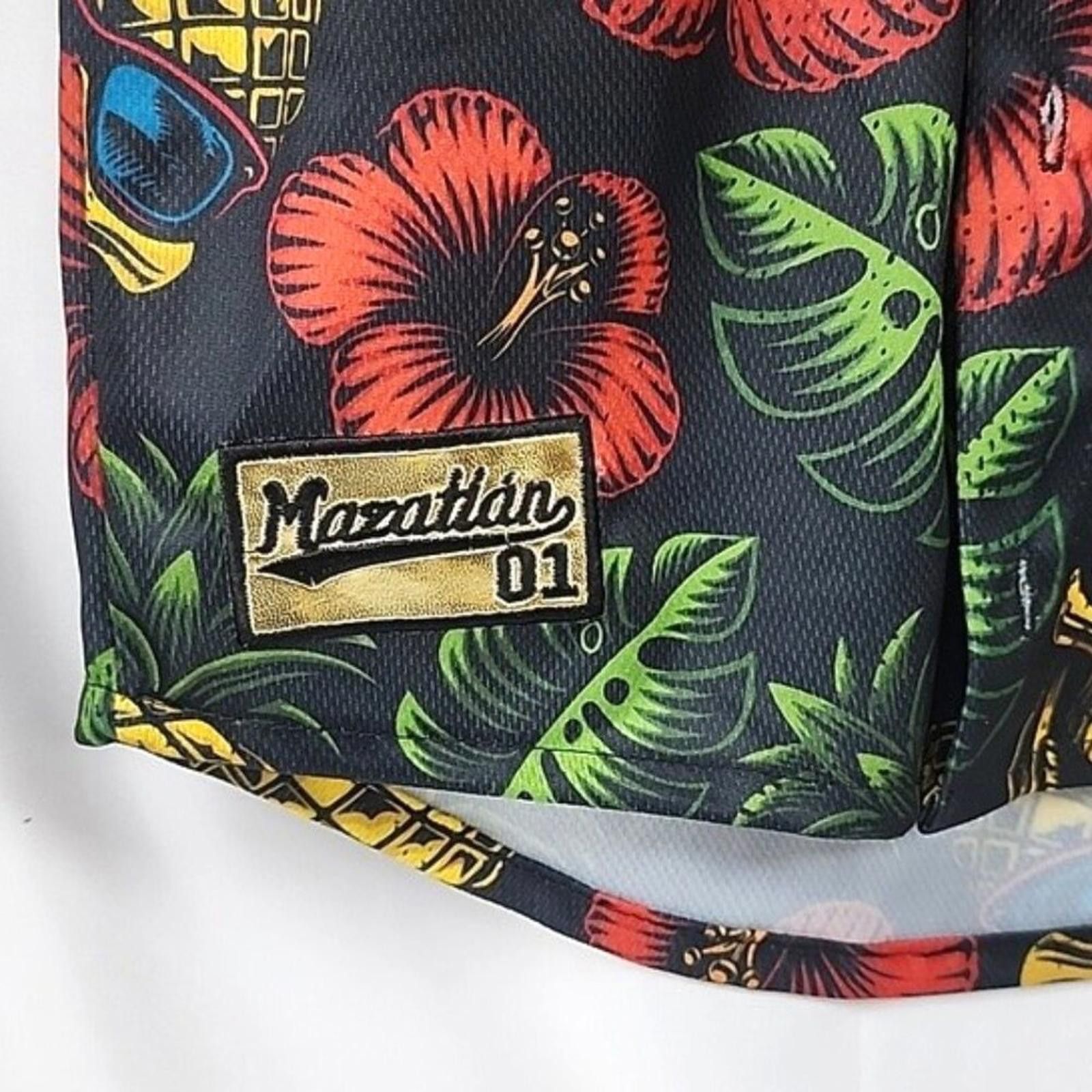 Other Mazatlán Graphic T-Shirt with Skulls and Pineapples Size US S / EU 44-46 / 1 - 3 Thumbnail