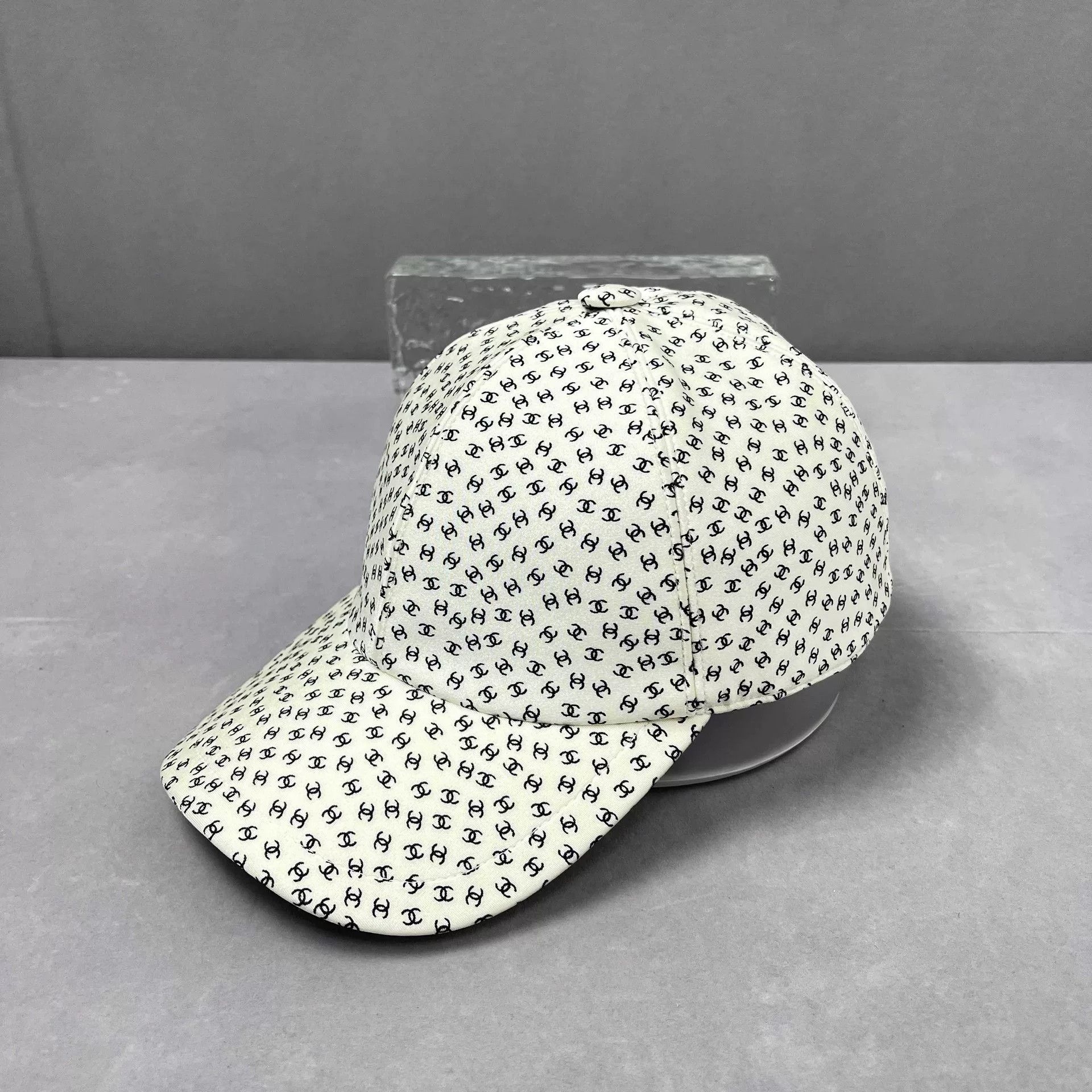 Chanel Chanel 2025 Coco Beach Logo Baseball Cap Size ONE SIZE - 1 Thumbnail