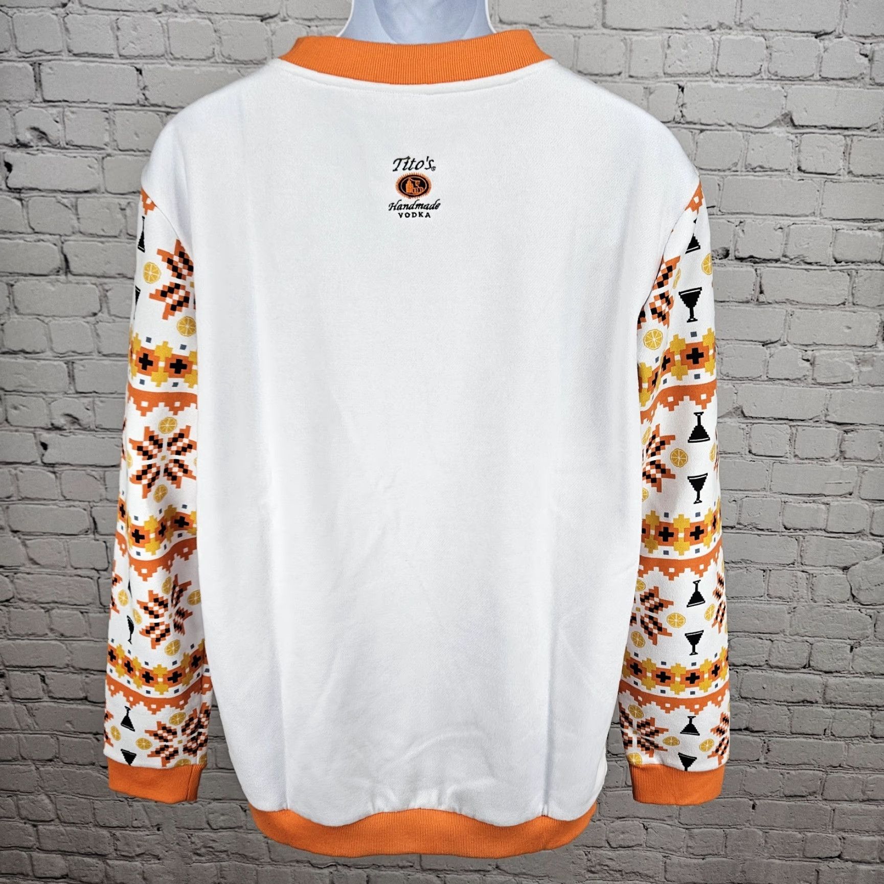 Logo 7 Tito's Sweatshirt White Logo Embroidered Pullover XL Men Crew Neck Long Sleeve Graphic Print Christmas Holiday Colorful USA Size US XL / EU 56 / 4 - 2 Thumbnail