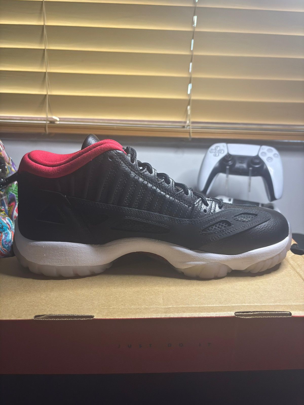 Jordan Brand Nike Air Jordan 11 Retro Size US 11 / EU 44 - 9 Thumbnail