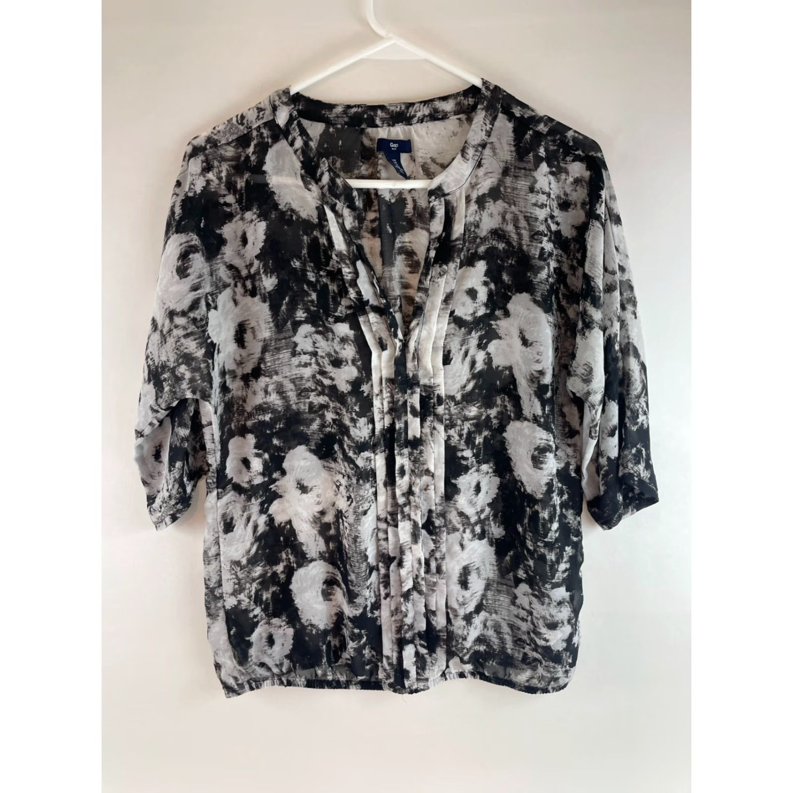 Gap Gap Blouse Shirt Women's M Black Floral Short Sleeve Layered Placket V-Neck Casual Modern Basic Size M / US 6-8 / IT 42-44 - 2 Thumbnail