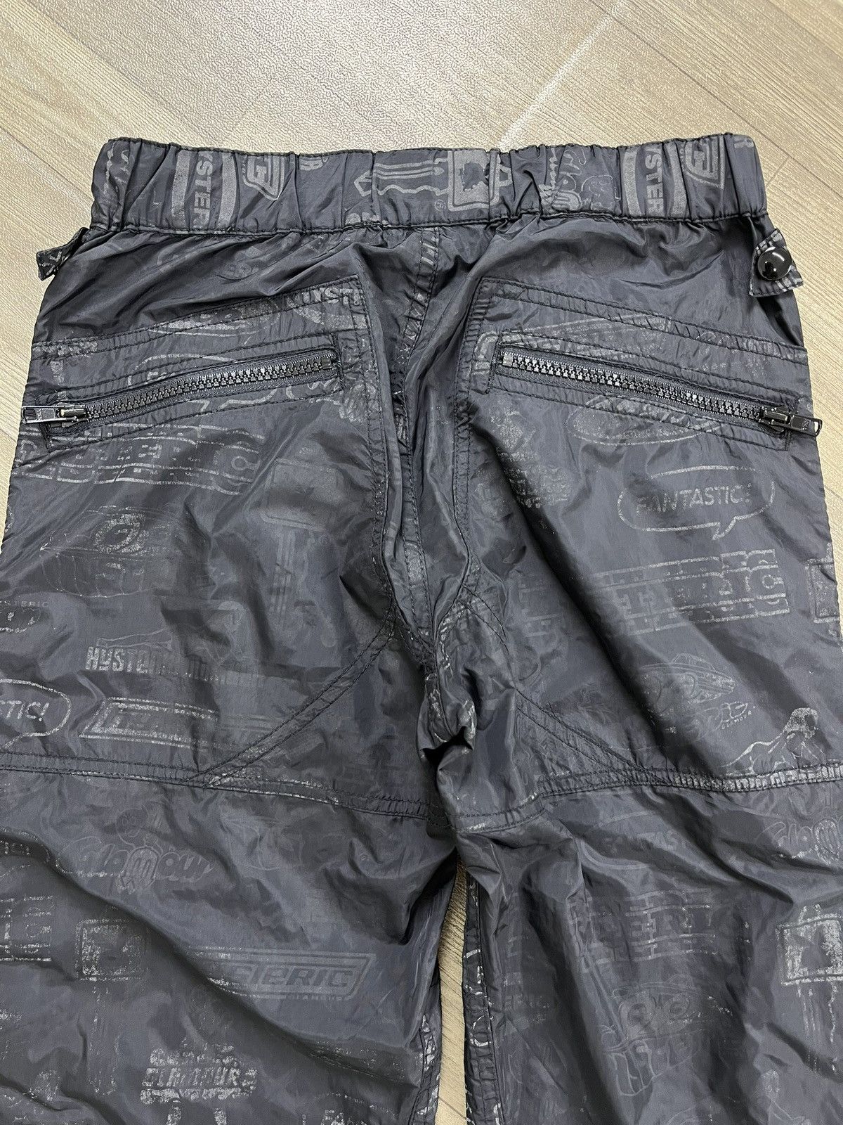 Hysteric Glamour 🇯🇵Vintage Hysteric Glamour AOP Multizipper Parachute Pants Size US 27 - 16 Thumbnail