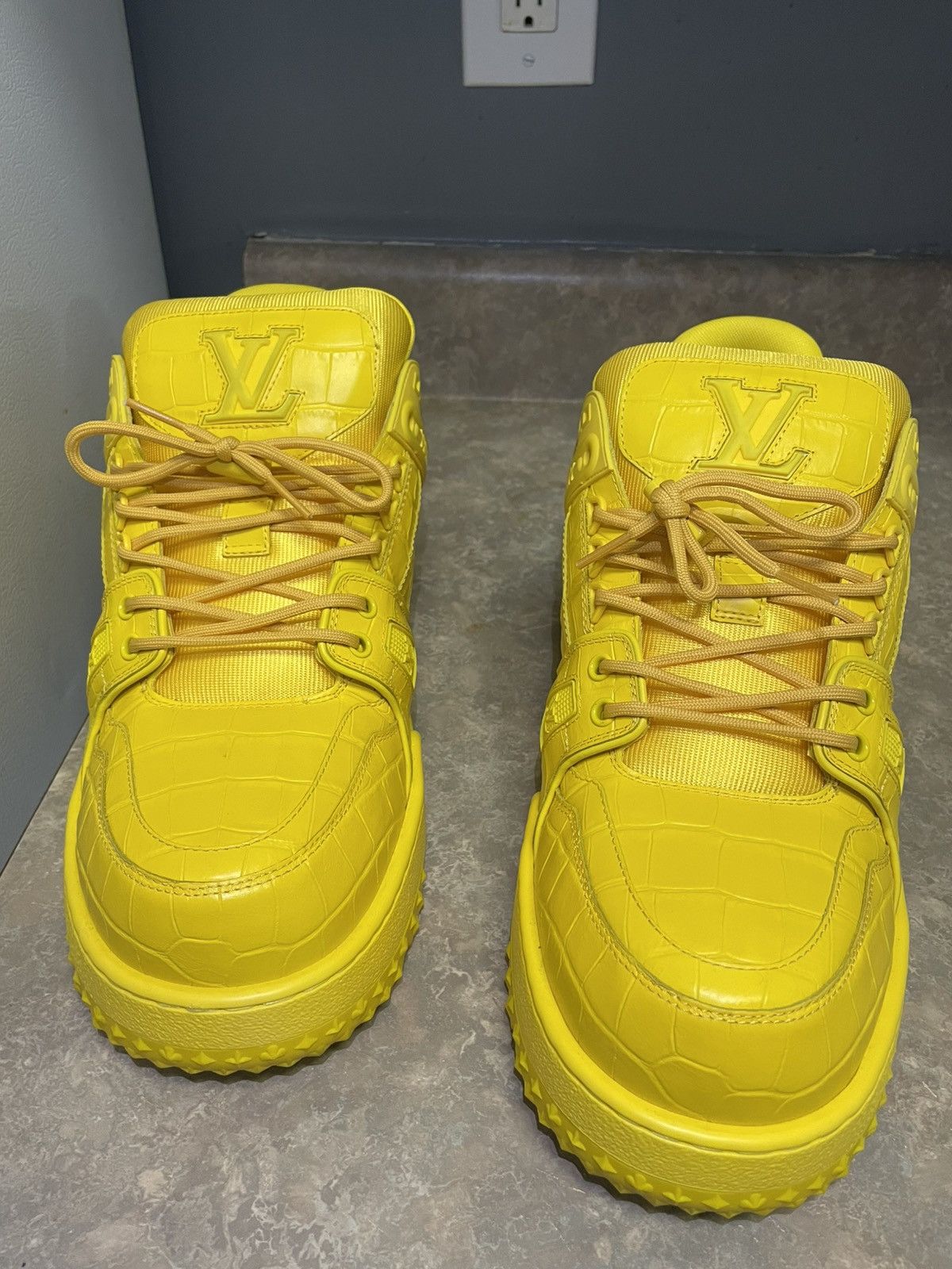 Louis Vuitton LV trainer maxi sneaker Size US 11 / EU 44 - 15 Thumbnail