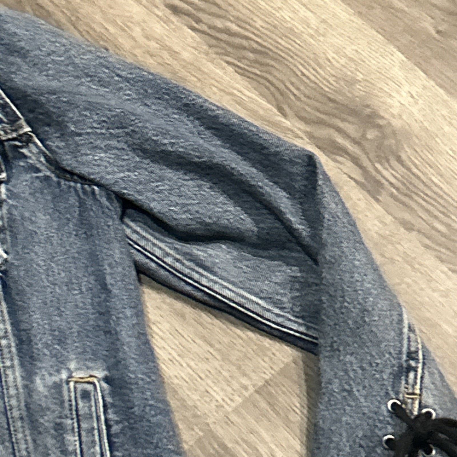 Levi's Levis Jean Jacket Women’s Large Raw Hem Lace Up Sleeves Size L / US 10 / IT 46 - 9 Thumbnail