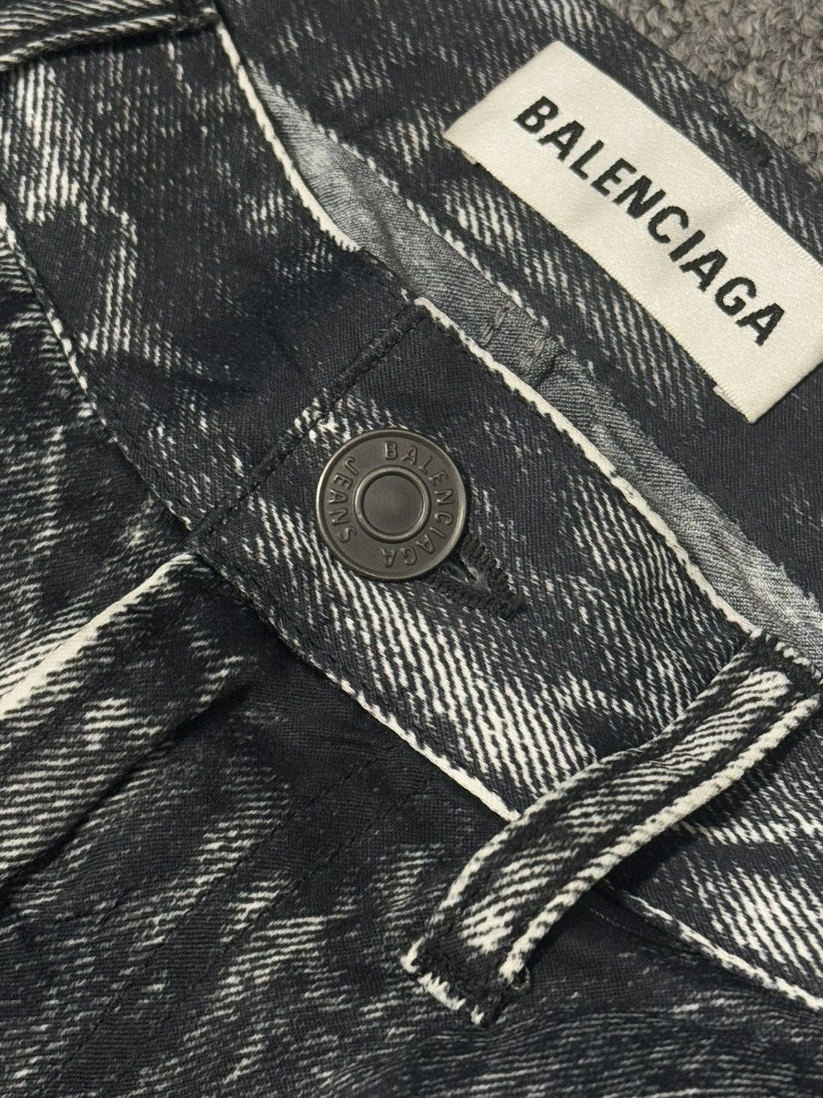 Balenciaga Balenciaga 3D printed pants Size US 34 / EU 50 - 3 Thumbnail
