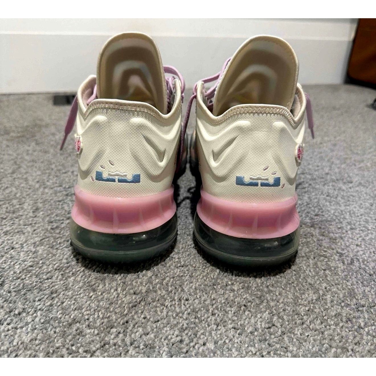 Nike Atmos Nike Lebron 18 low Sakura CV7562-101 Size 11 Size US 11 / EU 44 - 5 Thumbnail