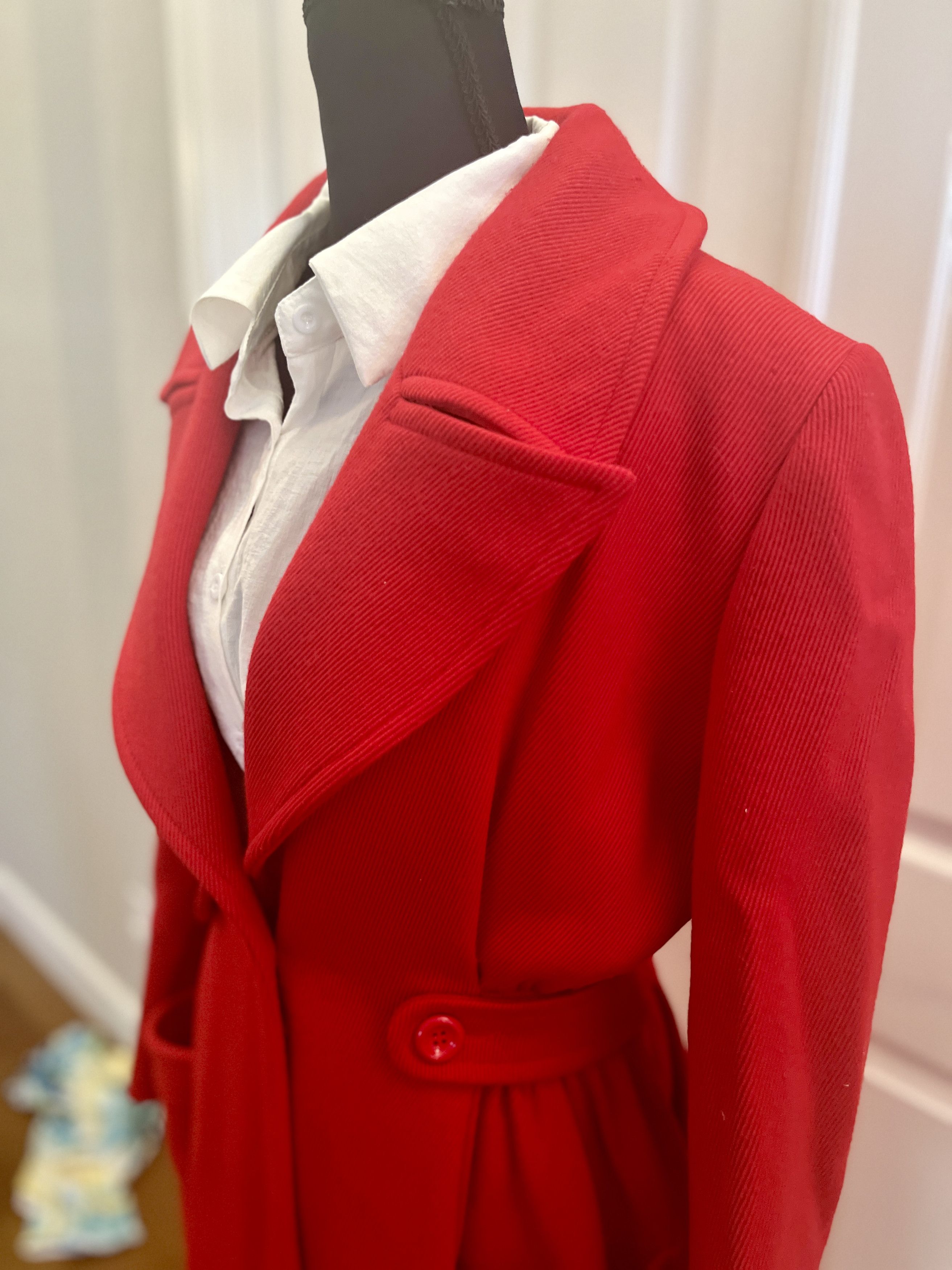 Valentino Vintage Valentino Boutique Red Tweed Peaked Lapel Coat Italy Size M / US 6-8 / IT 42-44 - 1 Thumbnail