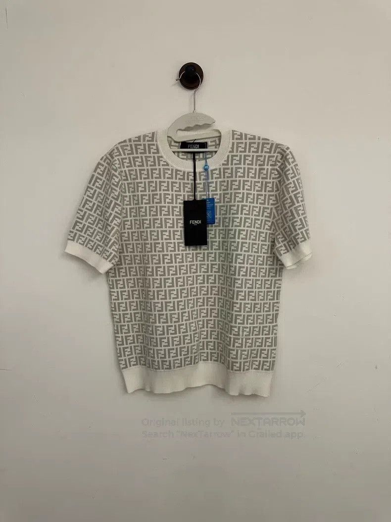Fendi Fendi Gray and White Printed Knit Short Sleeve Size US S / EU 44-46 / 1 - 1 Thumbnail