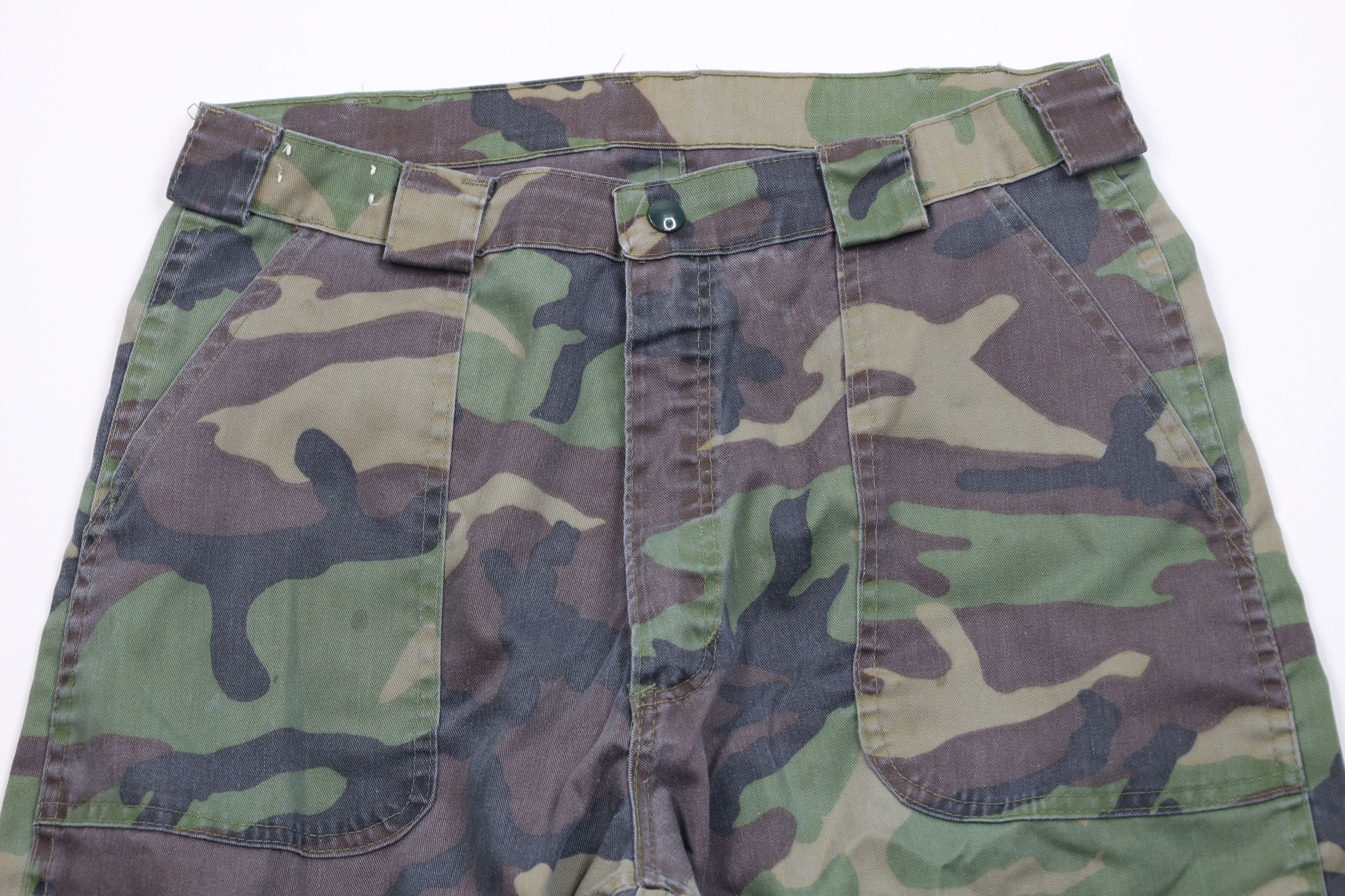 Vintage Vintage 70s 80s Streetwear Wide Leg Camouflage Utility Pants Size US 32 / EU 48 - 2 Thumbnail