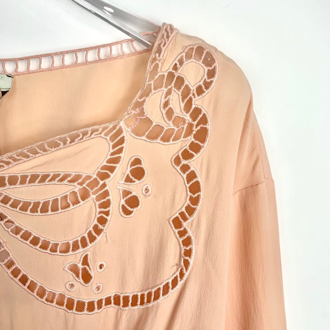 Fendi [Fendi] Butterfly Cutout Apricot Square-Neck Silk Blouse 36/ Size XS / US 0-2 / IT 36-38 - 4 Thumbnail