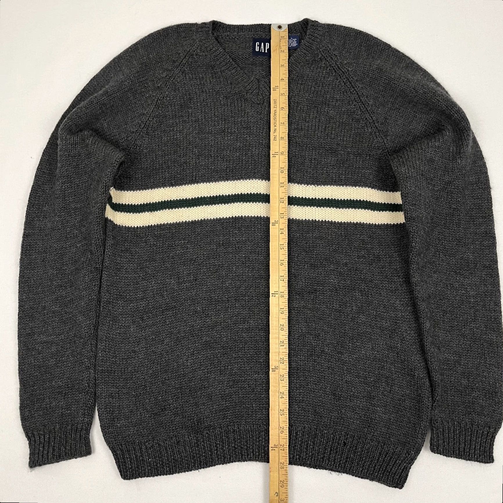 Gap VINTAGE Gap Sweater Mens Large Gray 100% Wool Knit Jumper V-Neck Pullover Academia Y2K Size US L / EU 52-54 / 3 - 3 Thumbnail