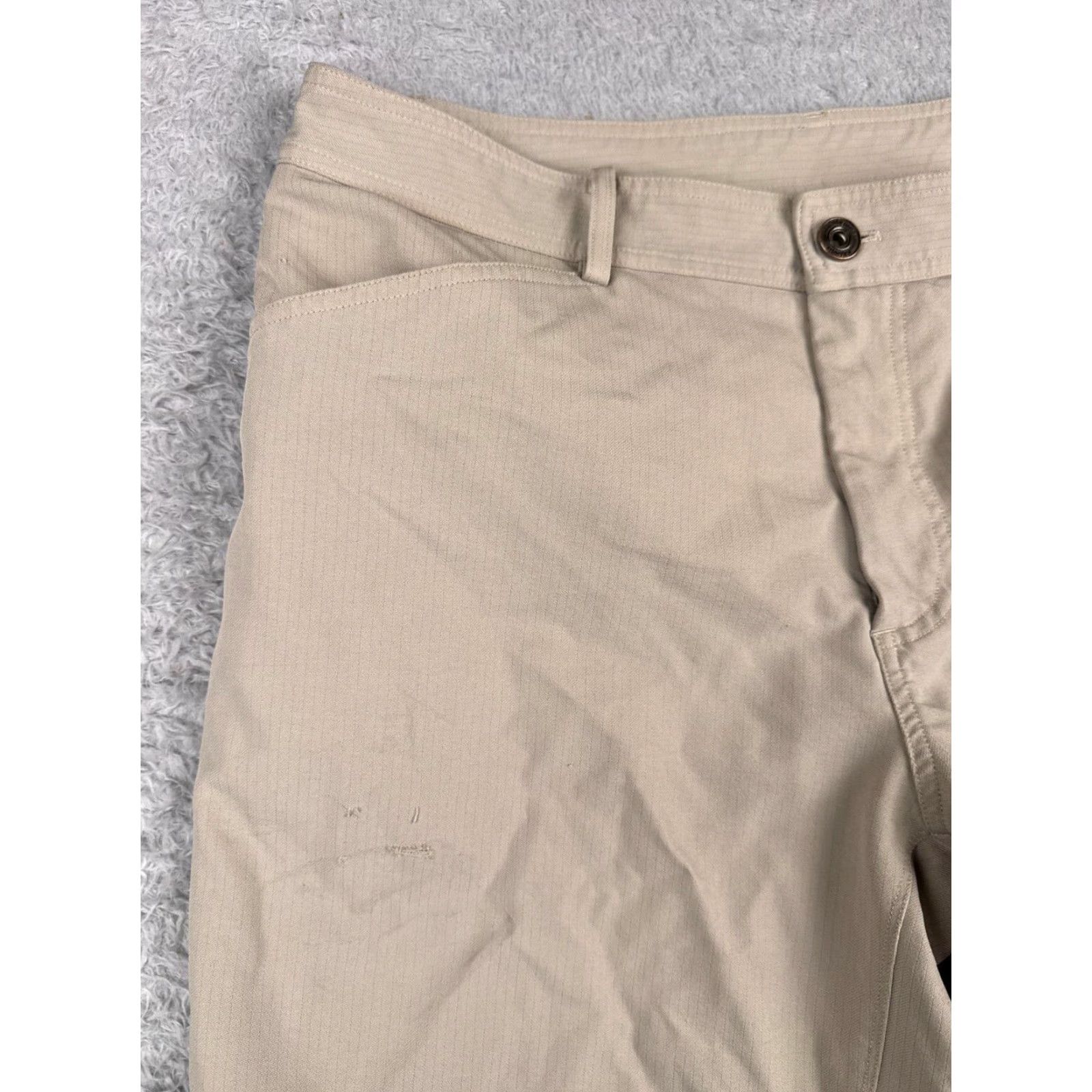 Lululemon Lululemon Shorts Men 36 Beige Commute Short Zipper Pockets Hike Golf READ ME - Vintage? No Size US 36 / EU 52 - 2 Thumbnail